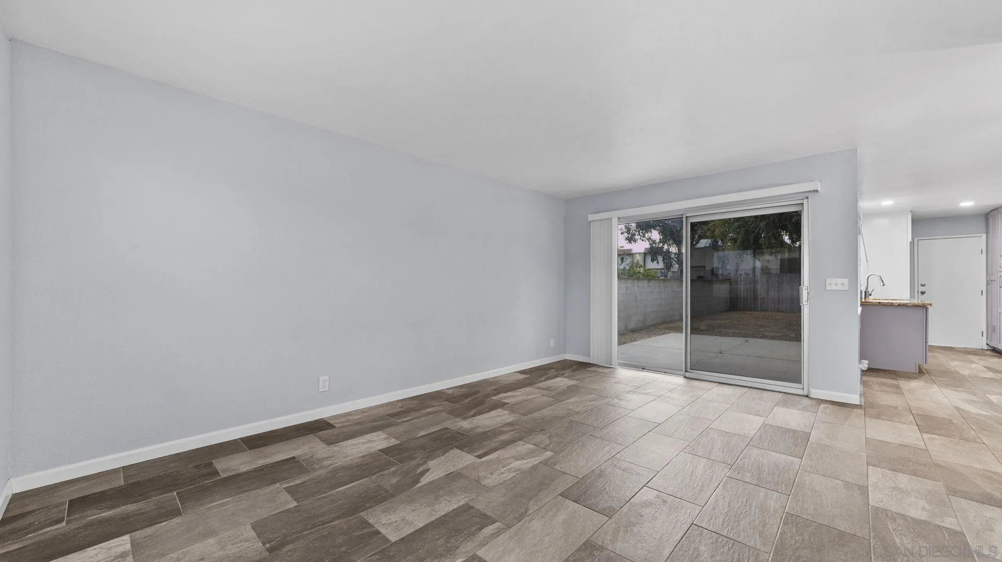 https://cdn.realtyfeed.com/cdn/127/260019393/1f176428ef65a1589b41f405eeb9c26e.webp