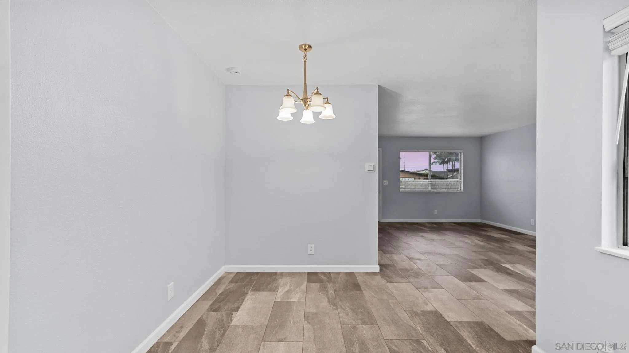 https://cdn.realtyfeed.com/cdn/127/260019393/fc1b93d0293b450647372d645a830a5a.webp