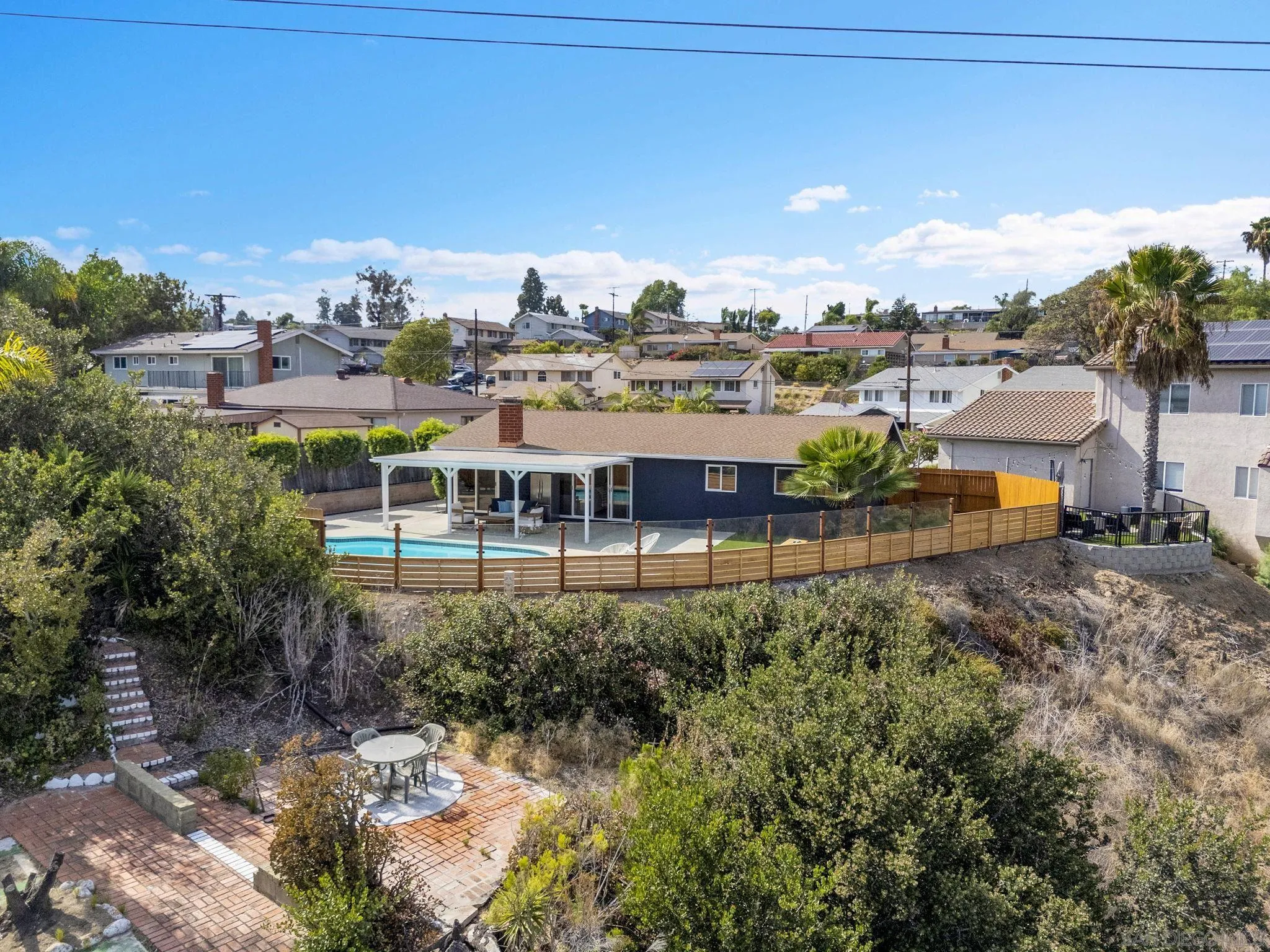 https://cdn.realtyfeed.com/cdn/127/260019394/80cefe0b12dda3cff97b23df3fb40b3a.webp