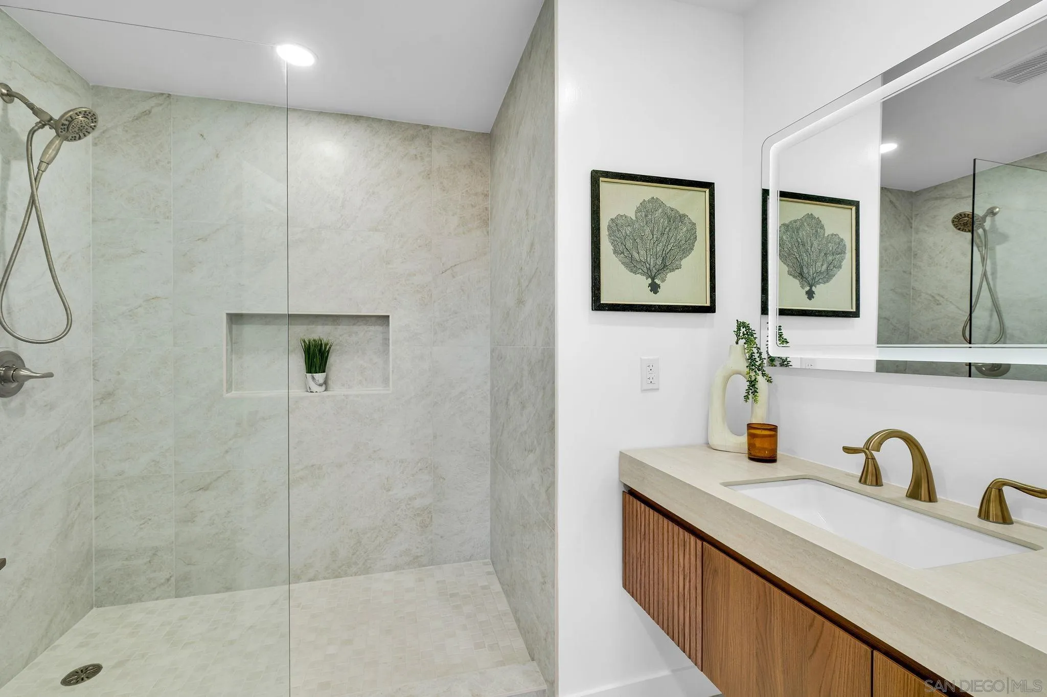 https://cdn.realtyfeed.com/cdn/127/260019394/eba2c85d63df1cf2f20749b9fb831fca.webp