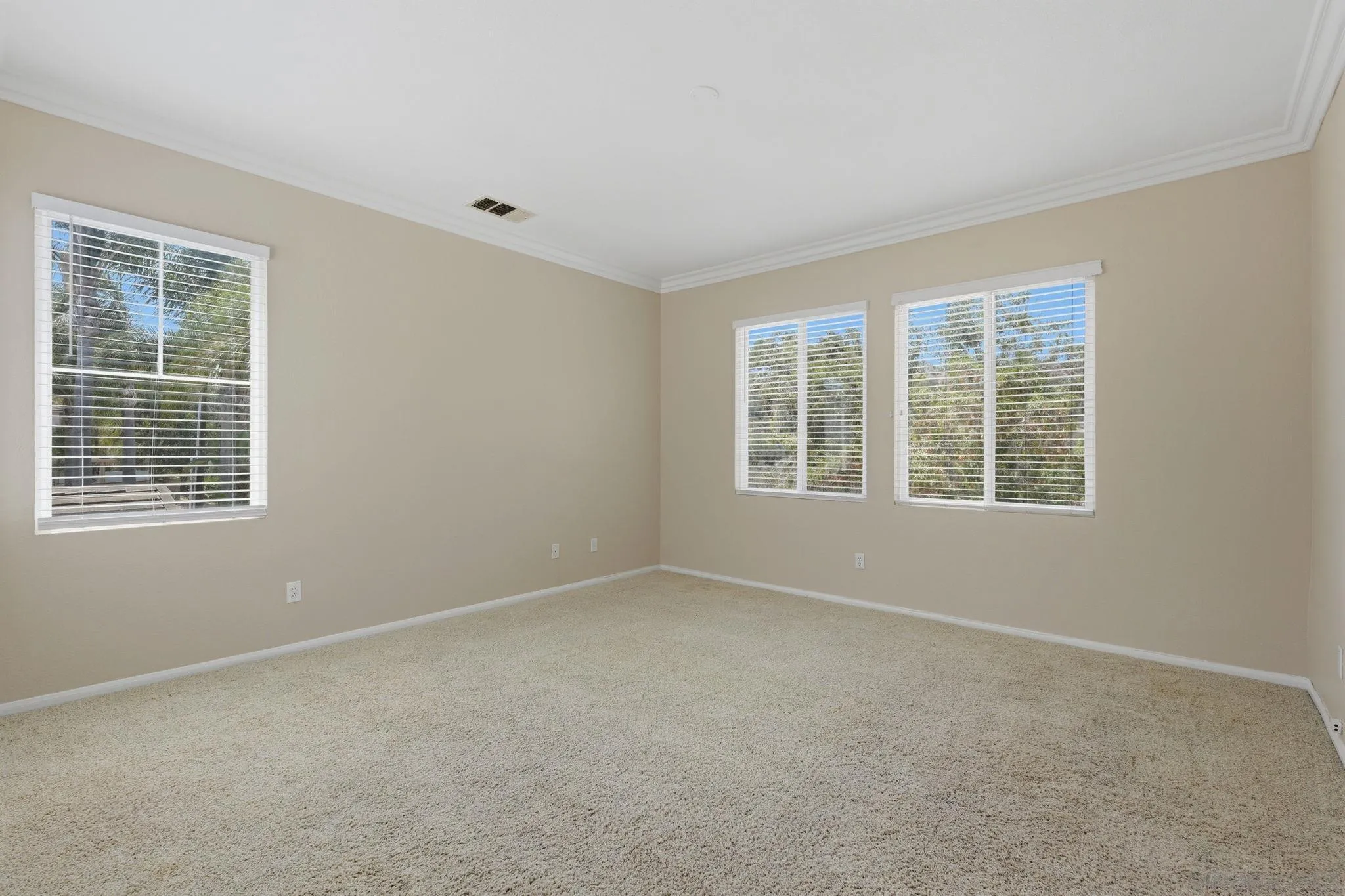 https://cdn.realtyfeed.com/cdn/127/260019398/4fc175d56c9605a86e2b5b2494221f21.webp