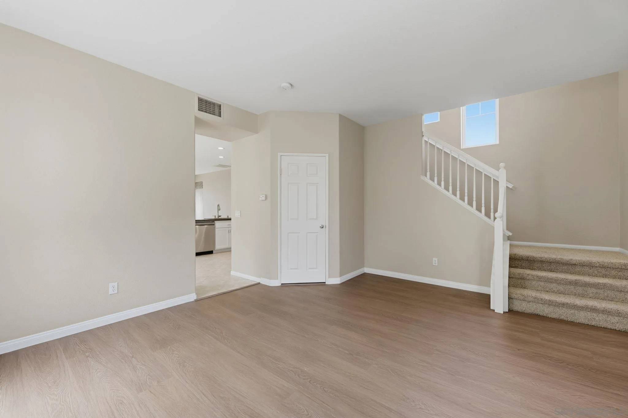 https://cdn.realtyfeed.com/cdn/127/260019398/68eccf032b2f1b1efba34dc622d89c9e.webp