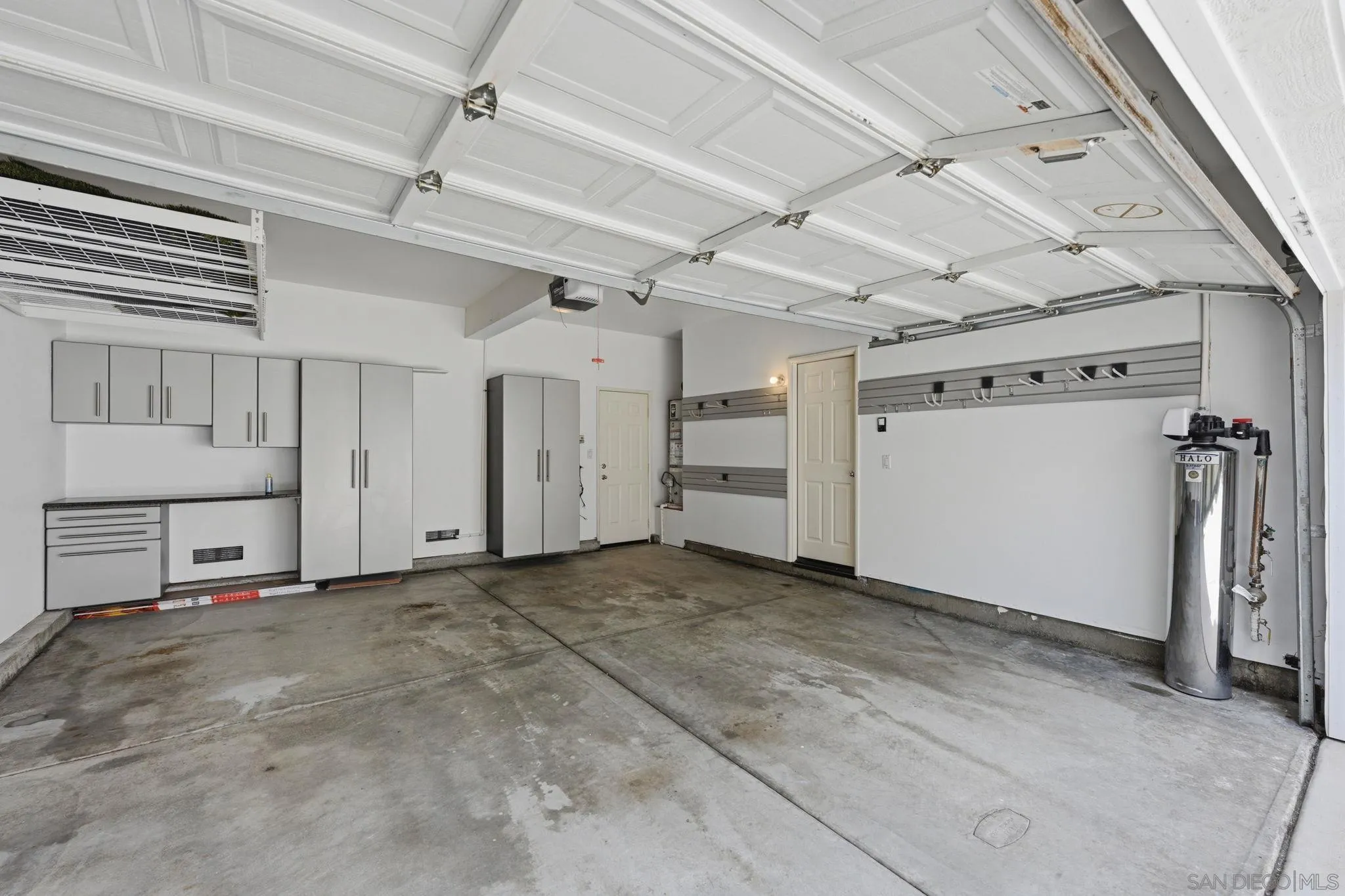 https://cdn.realtyfeed.com/cdn/127/260019398/75fba206f7932f3a99110d94433456aa.webp