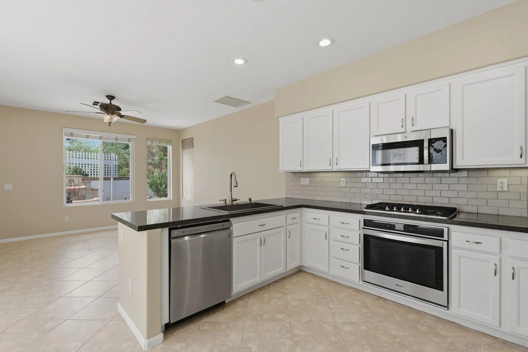 https://cdn.realtyfeed.com/cdn/127/260019398/89376838428fd1cfa3120a87a3c3b026.webp