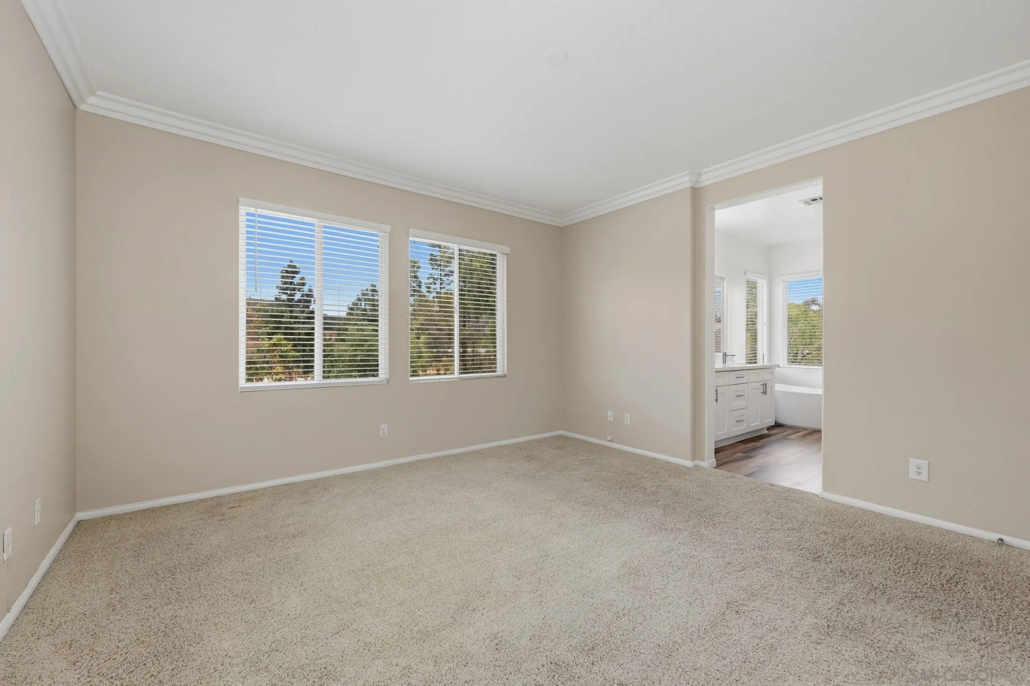 https://cdn.realtyfeed.com/cdn/127/260019398/9376cf6e9c5a48ed0874a9c461178961.webp