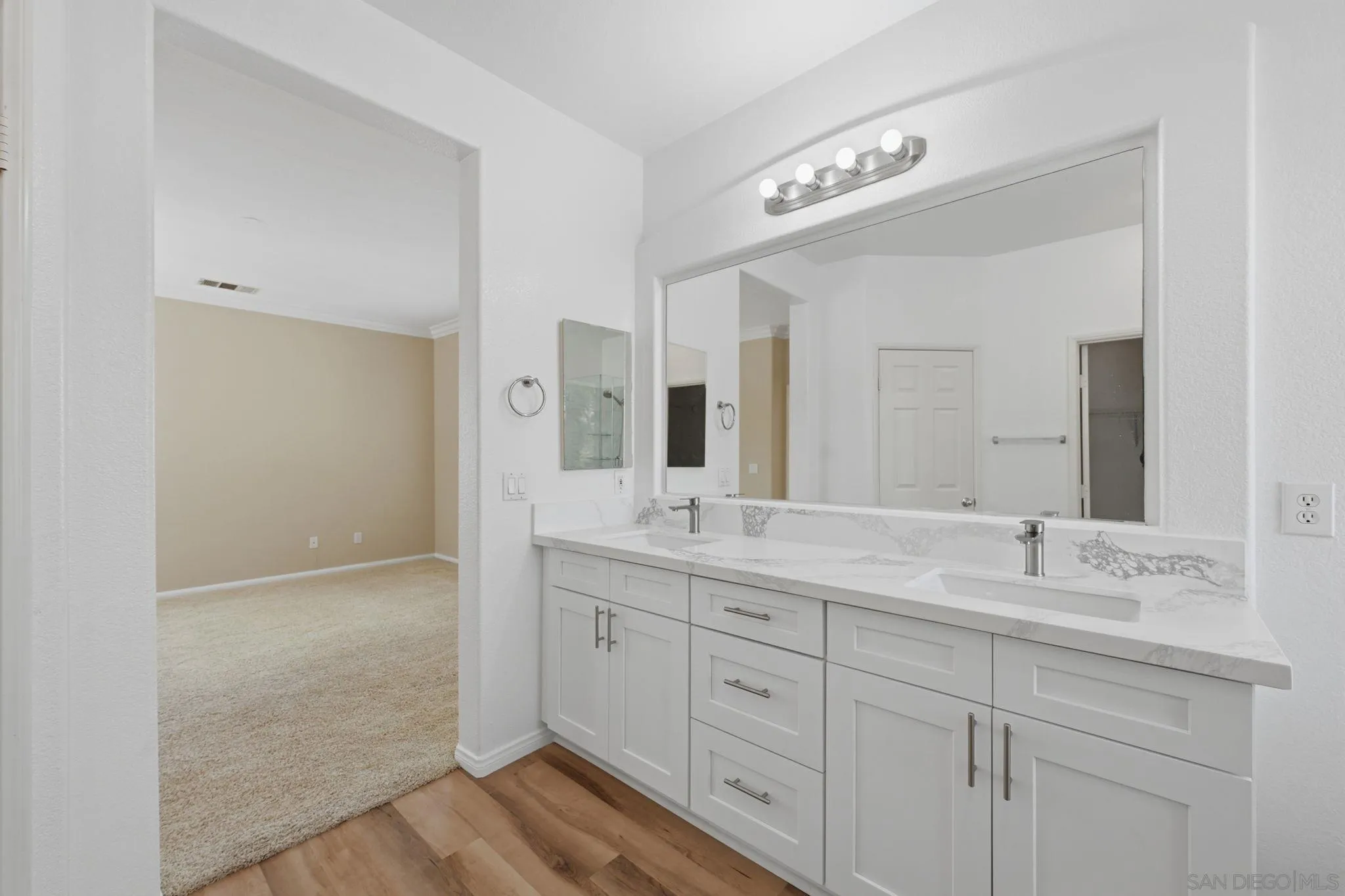 https://cdn.realtyfeed.com/cdn/127/260019398/a7fda5f84b9217790aa0a79b977da9ac.webp