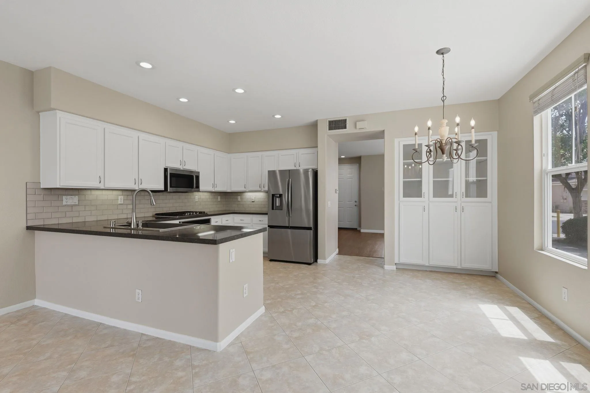 https://cdn.realtyfeed.com/cdn/127/260019398/b5a277c8484d4ea4f93994d910d1a8c7.webp