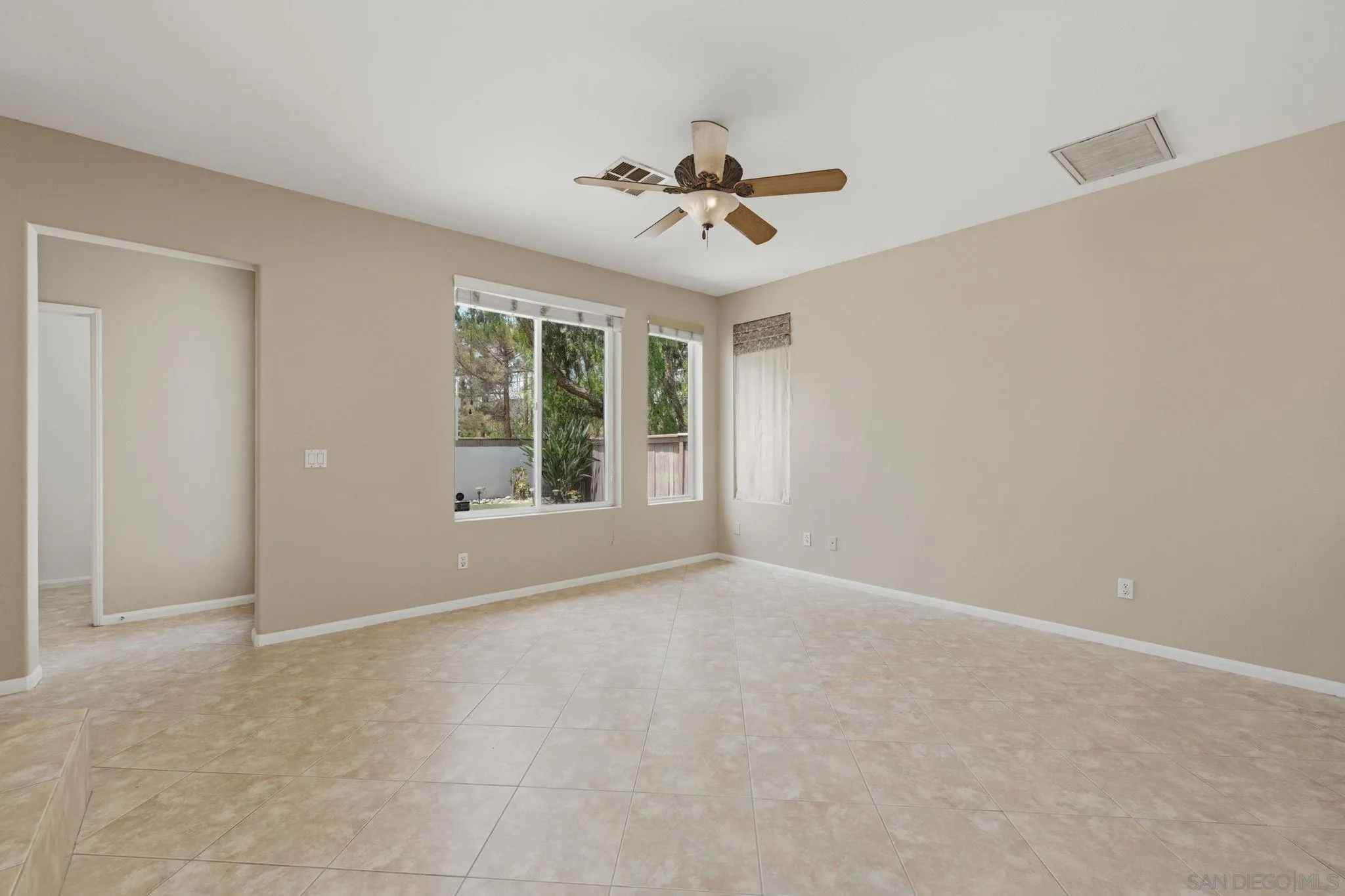 https://cdn.realtyfeed.com/cdn/127/260019398/c31fdcc053a1c85c370ca1058bd84da9.webp