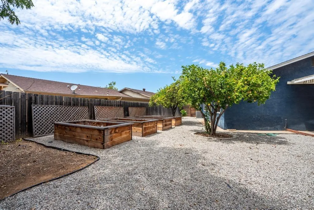 https://cdn.realtyfeed.com/cdn/127/260019399/b3d178e82fb10aba14fdd7922fb70620.webp