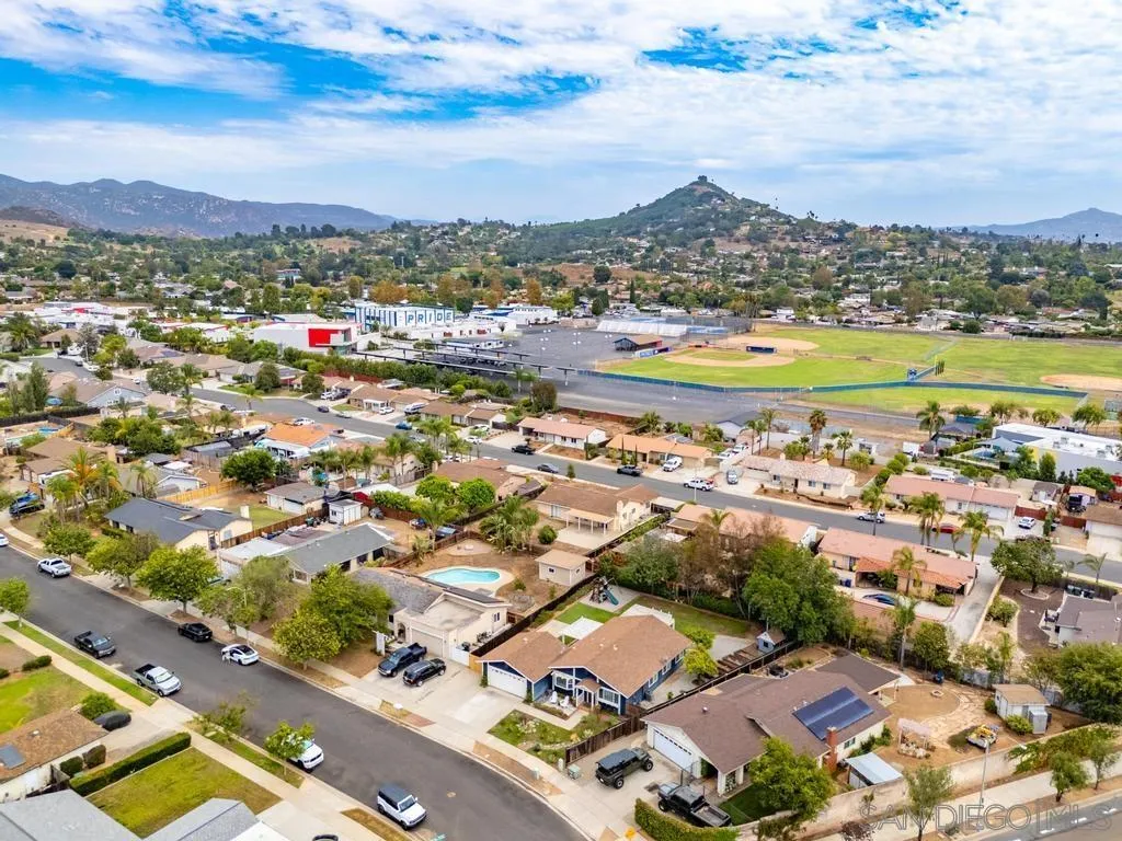 https://cdn.realtyfeed.com/cdn/127/260019399/f54f510e219da81526dddbd661a35c2f.webp