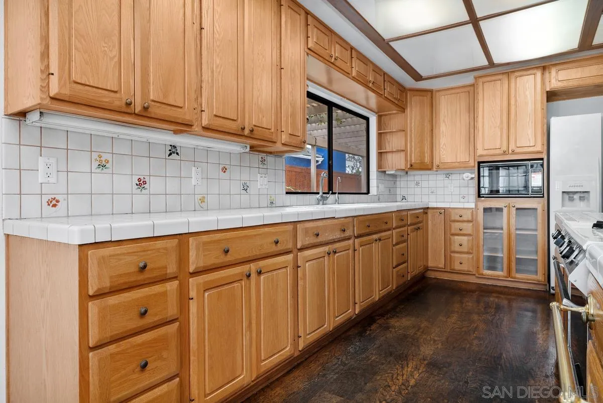 https://cdn.realtyfeed.com/cdn/127/260019400/2326a786cfb581eeb582241299422799.webp