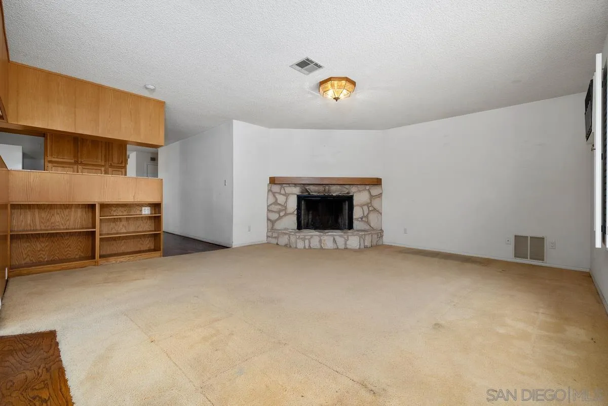 https://cdn.realtyfeed.com/cdn/127/260019400/5d1dd6258295b38862a95f6bf8a01e4f.webp