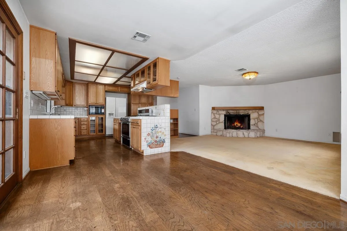 https://cdn.realtyfeed.com/cdn/127/260019400/64c8146b92d990be85222983ca1e8152.webp