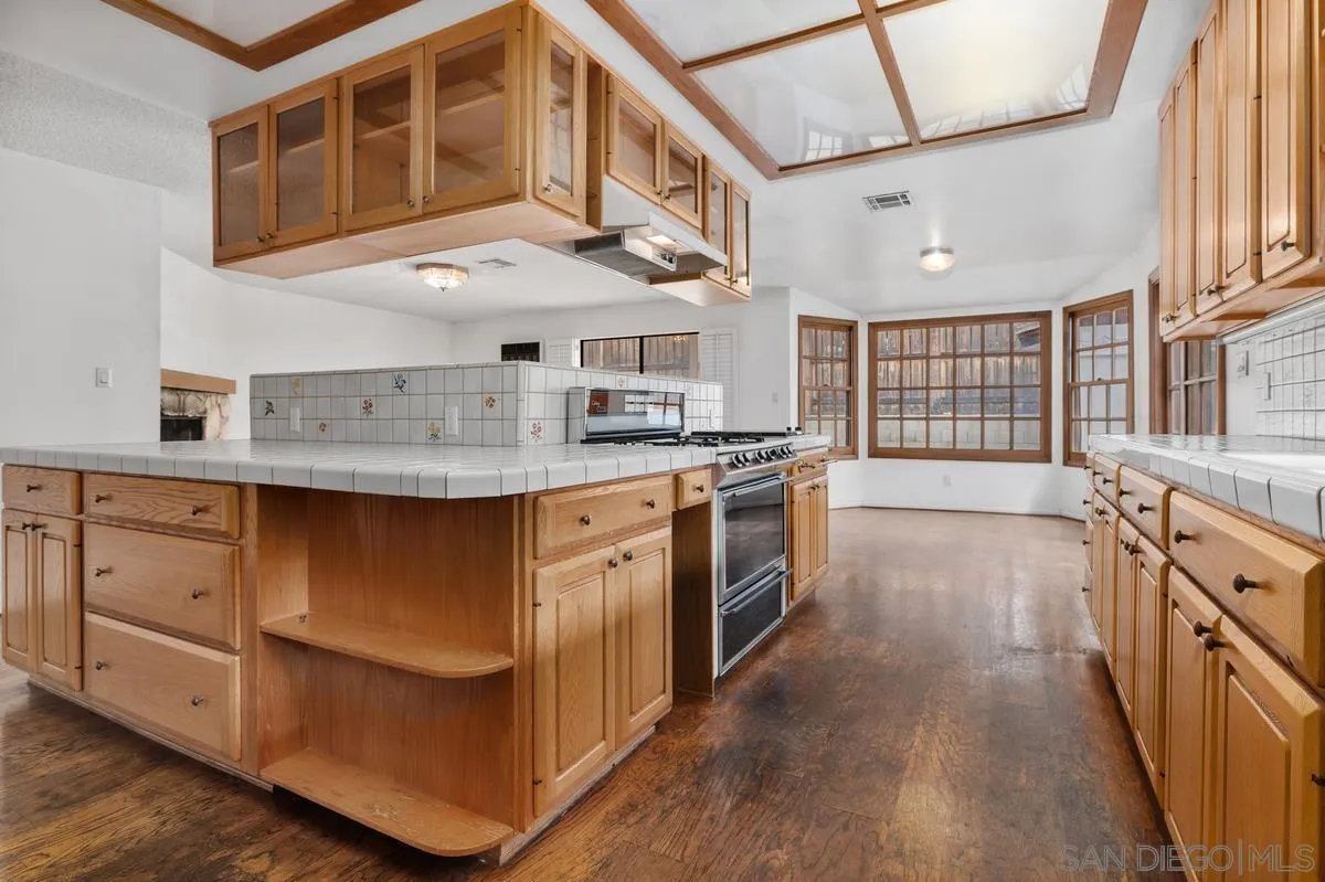 https://cdn.realtyfeed.com/cdn/127/260019400/851e79fb3ef9fb36cd4d3002d9b5bc4a.webp