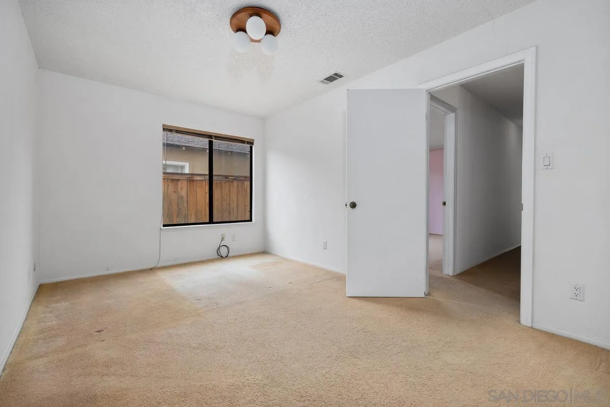 https://cdn.realtyfeed.com/cdn/127/260019400/8ac503bbbc30aadddb0aa83714e8a14c.webp