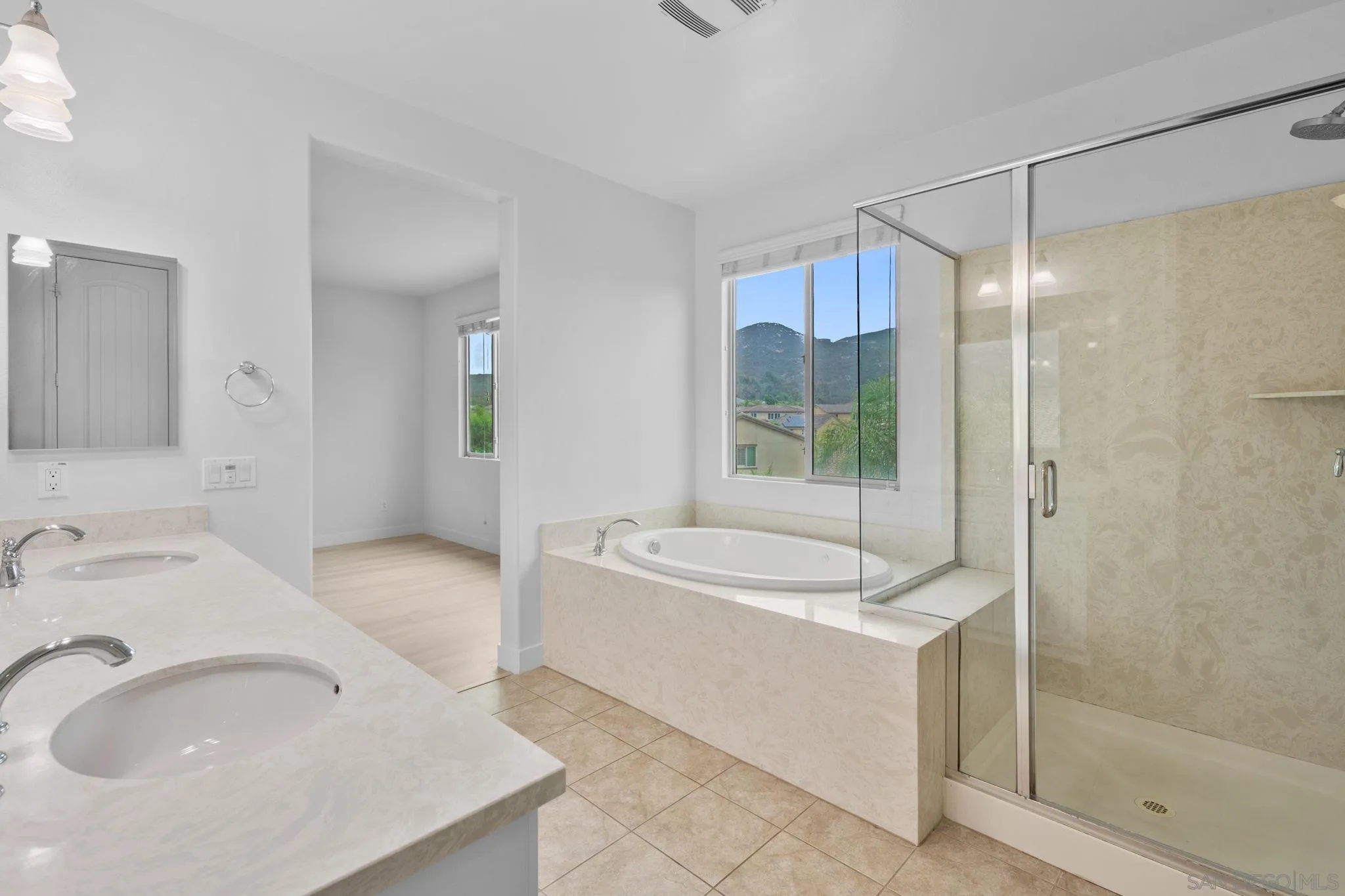 https://cdn.realtyfeed.com/cdn/127/260019403/13129cf2a87812edaa748453438196dc.webp
