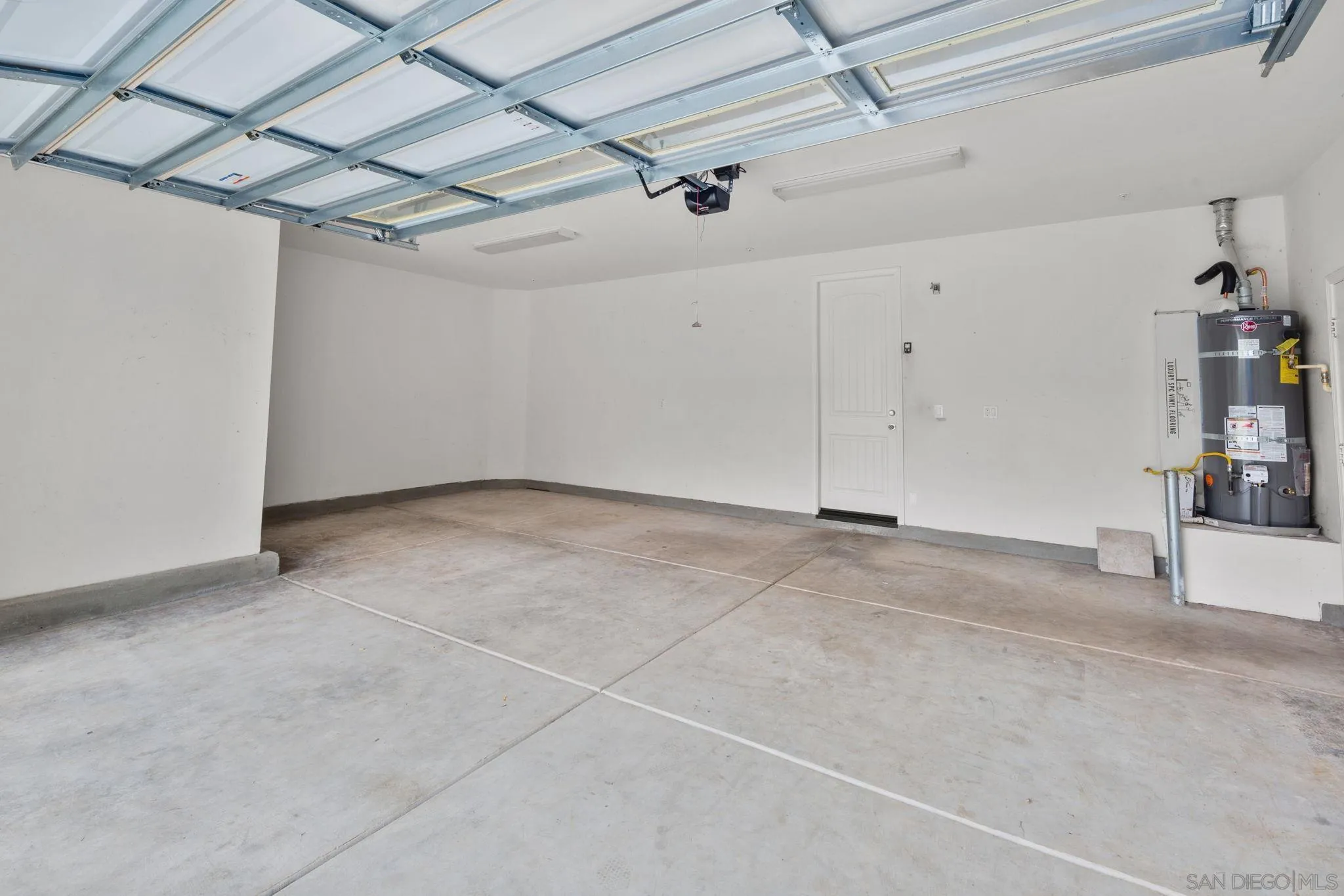https://cdn.realtyfeed.com/cdn/127/260019403/1456e492a4de6bf5fab67cb5d1ce03a8.webp