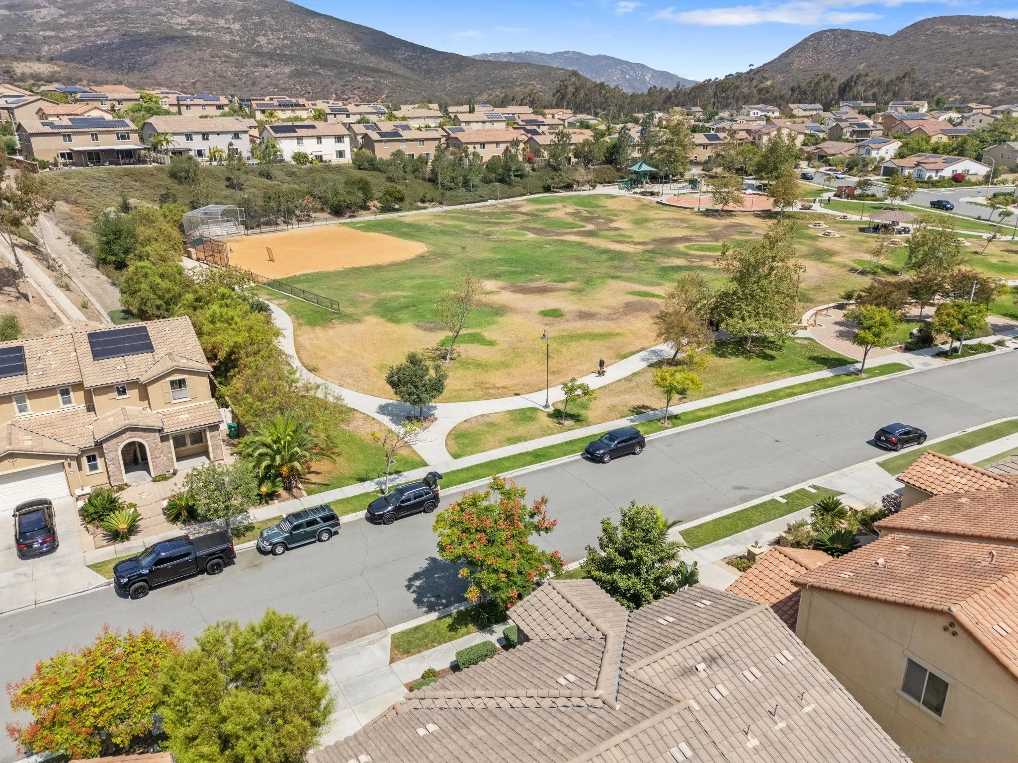 https://cdn.realtyfeed.com/cdn/127/260019403/1ac8283be04e949c8b10ab528e47e65f.webp