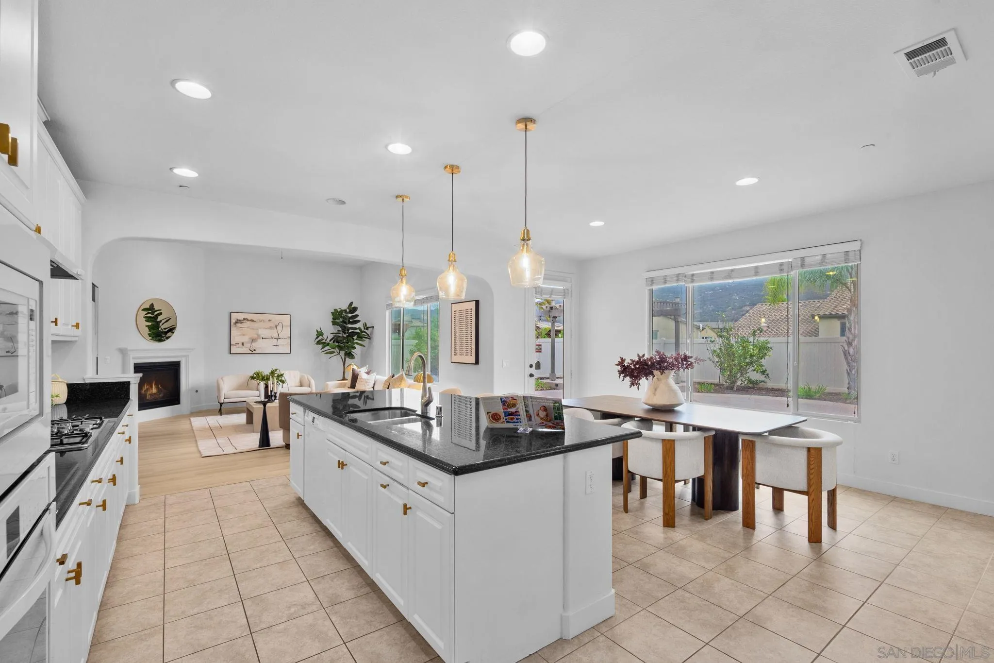 https://cdn.realtyfeed.com/cdn/127/260019403/1e2b619d94863aa469681d25d3d0e9a5.webp