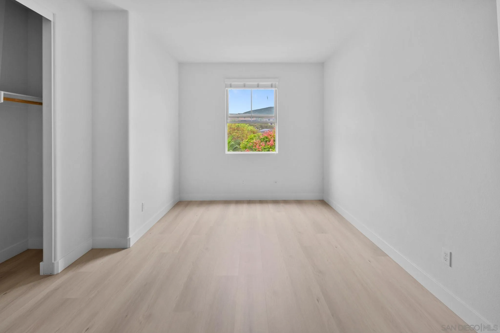 https://cdn.realtyfeed.com/cdn/127/260019403/1f4cc3c3703758c6e2927ddabaf69c8b.webp