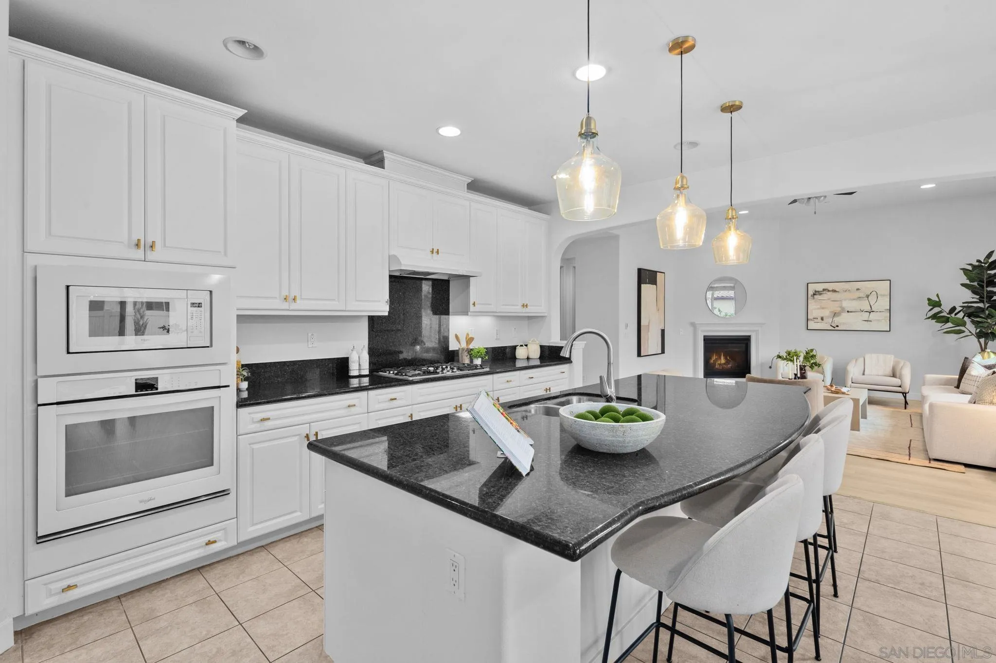 https://cdn.realtyfeed.com/cdn/127/260019403/1f6987ba3117eaaedca4089b270fc504.webp