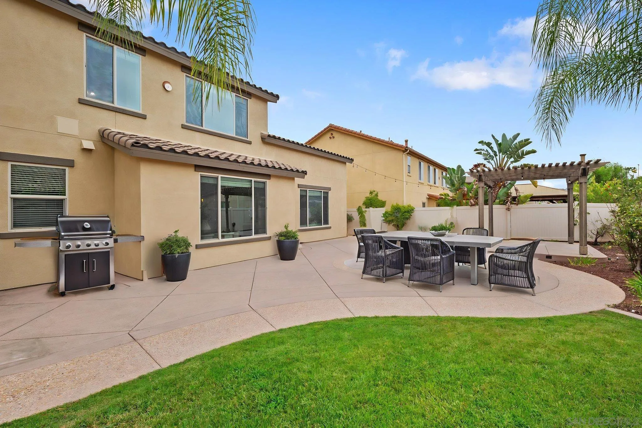 https://cdn.realtyfeed.com/cdn/127/260019403/26b17b0692a52be26b43ef04c0186103.webp