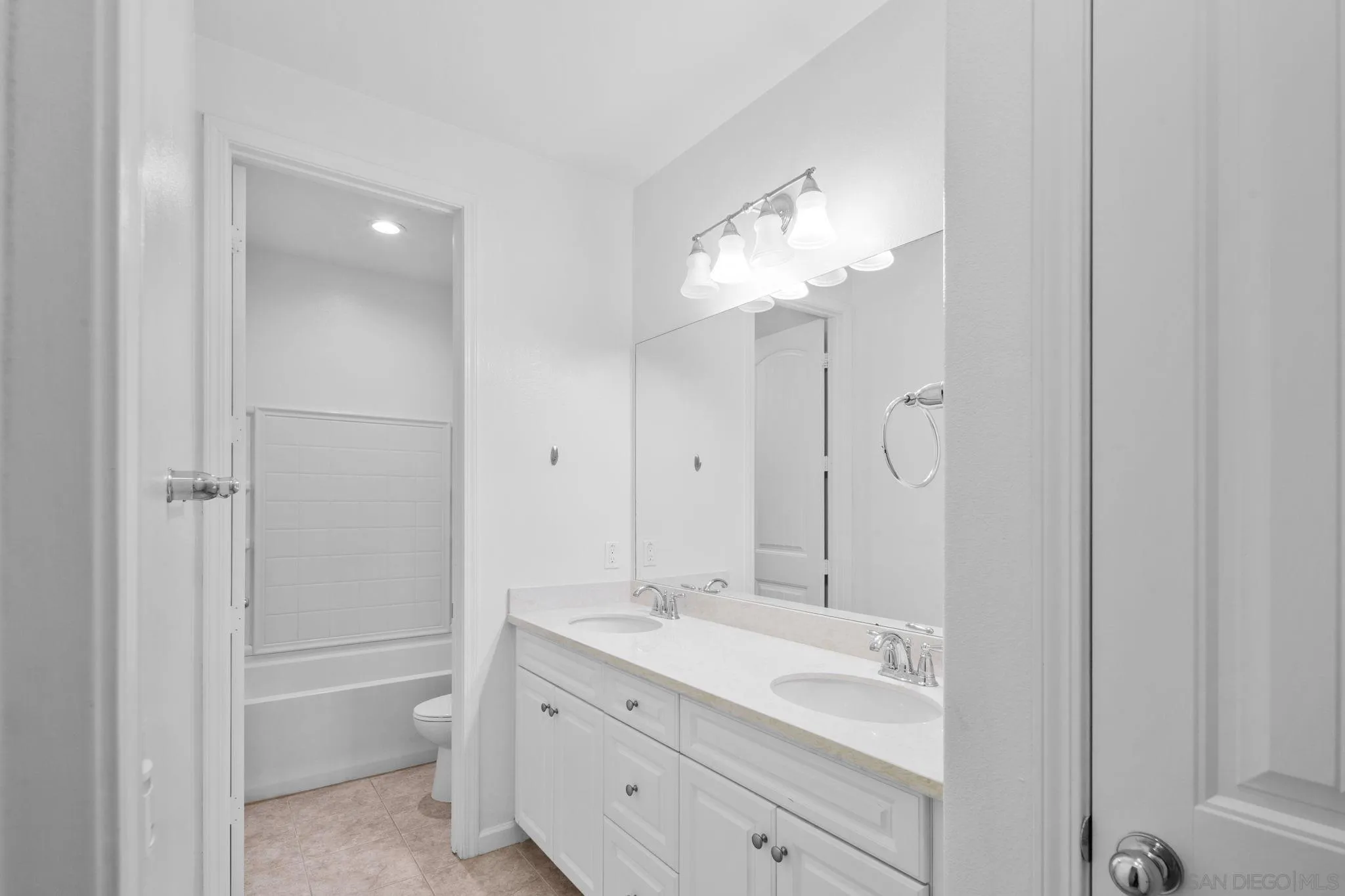 https://cdn.realtyfeed.com/cdn/127/260019403/38b6fa4000c055aa637c31916dfef671.webp