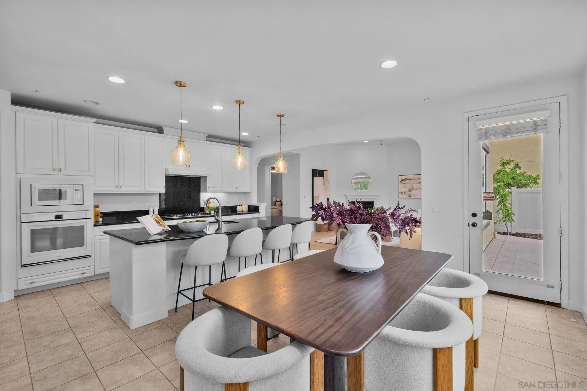 https://cdn.realtyfeed.com/cdn/127/260019403/3d8c13d9f9b02ecc56151483a7ee7652.webp