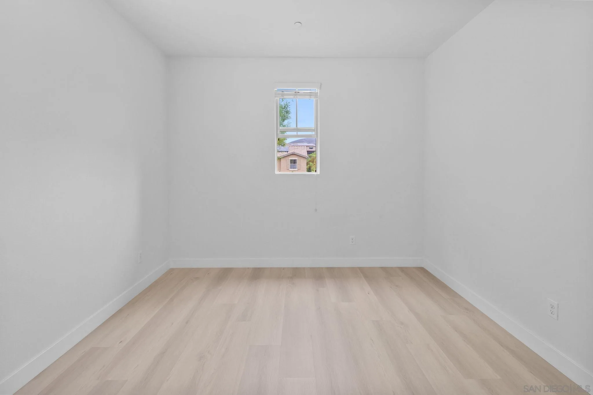 https://cdn.realtyfeed.com/cdn/127/260019403/4ee0b913b0276b2e5b7d5e85104cfeef.webp