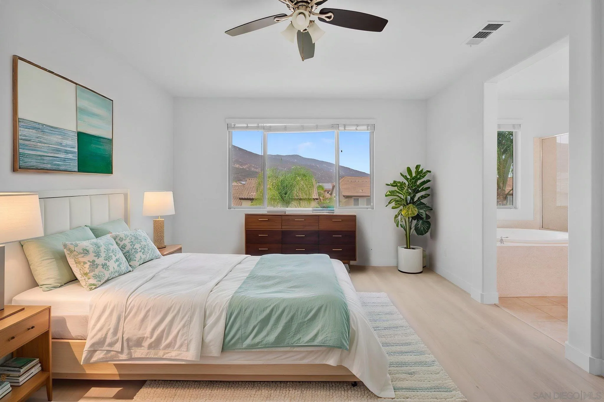 https://cdn.realtyfeed.com/cdn/127/260019403/7651337f4698280b957189800e36ec45.webp