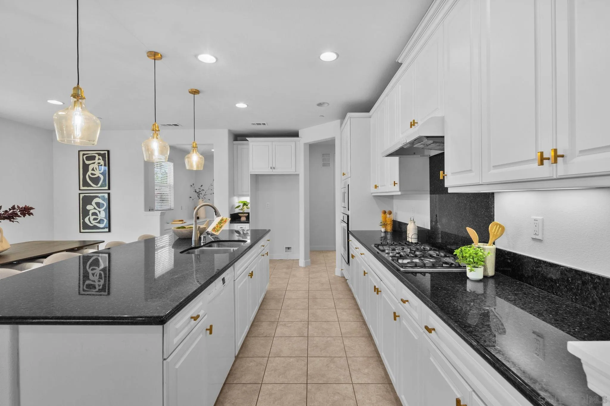 https://cdn.realtyfeed.com/cdn/127/260019403/78a22ef902bd9ca0e32d7003f30c97ae.webp