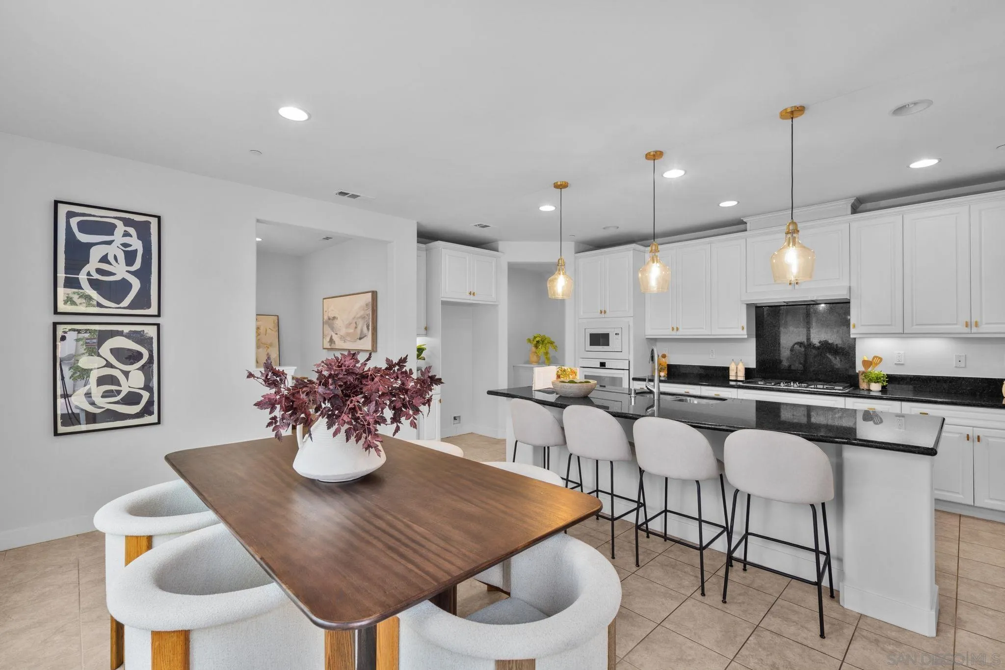 https://cdn.realtyfeed.com/cdn/127/260019403/7e834c623ba4de3f02fa5b7e438666eb.webp