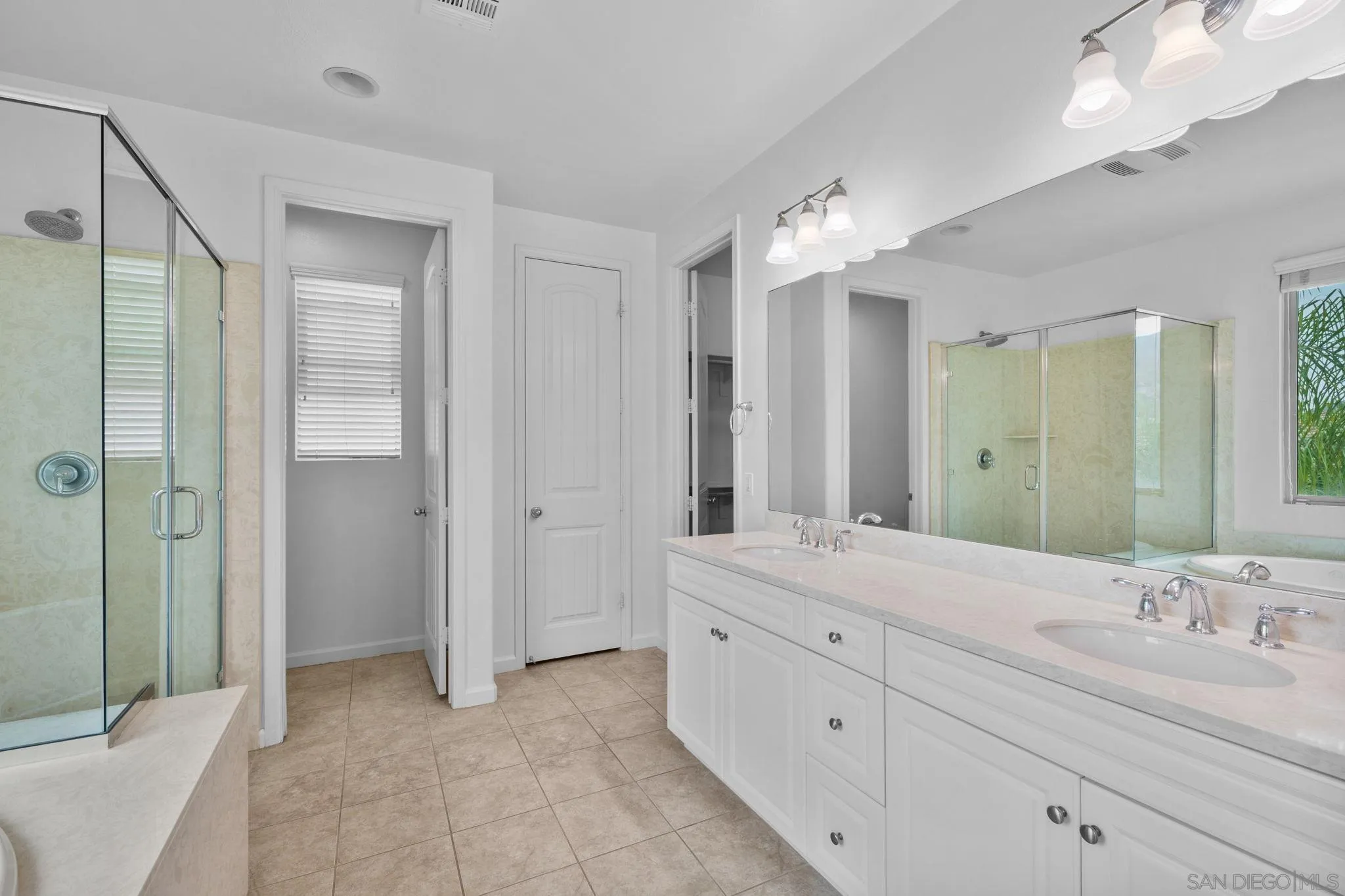 https://cdn.realtyfeed.com/cdn/127/260019403/865bc43494960e90465b9a024574f357.webp