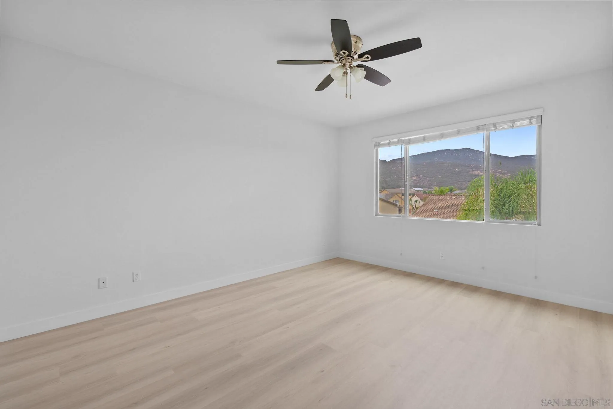 https://cdn.realtyfeed.com/cdn/127/260019403/9ae57372b05bd940b23447c2a190672f.webp