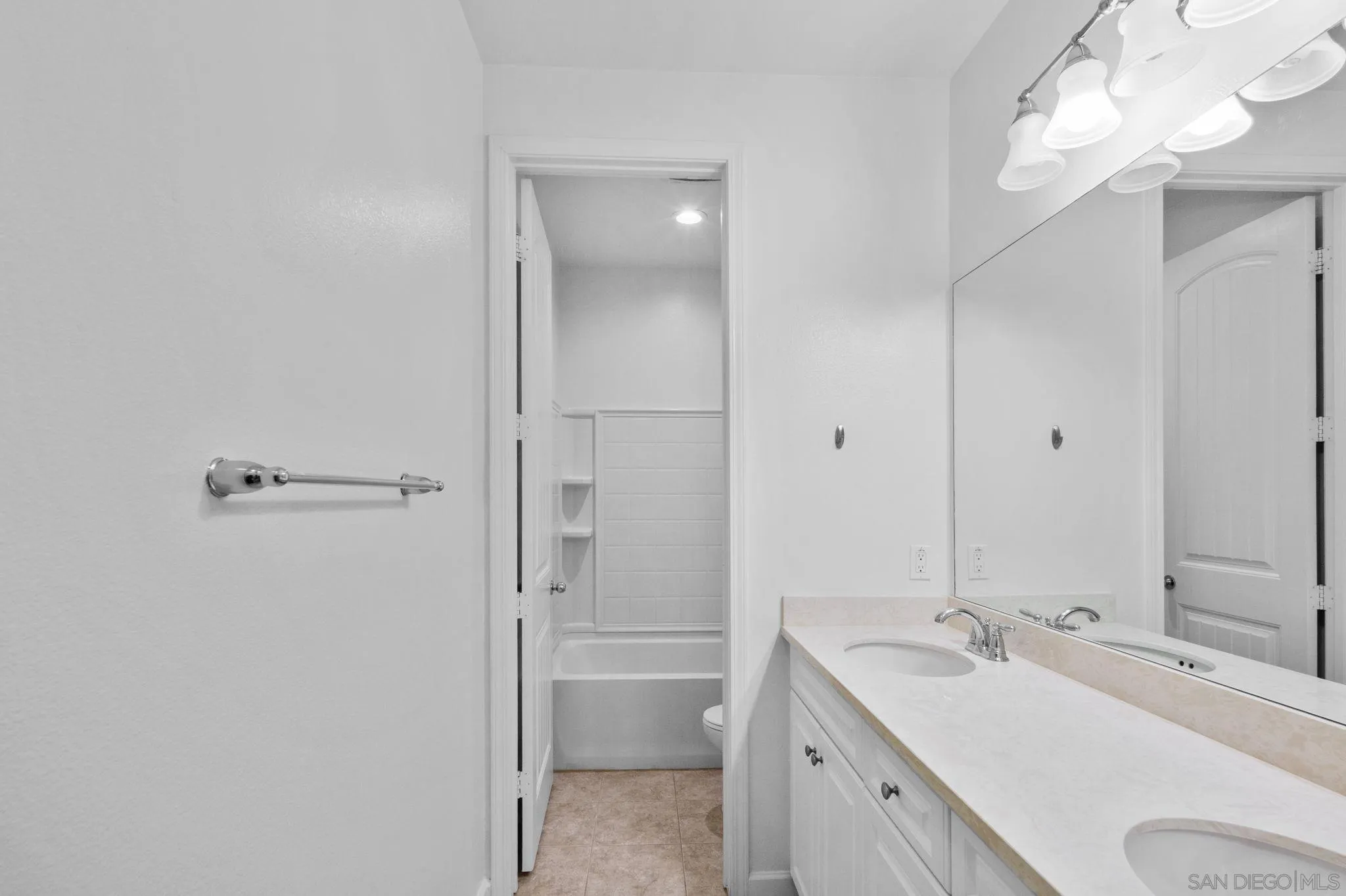 https://cdn.realtyfeed.com/cdn/127/260019403/b0db1567ced70ddb8ce51b43841b57d6.webp
