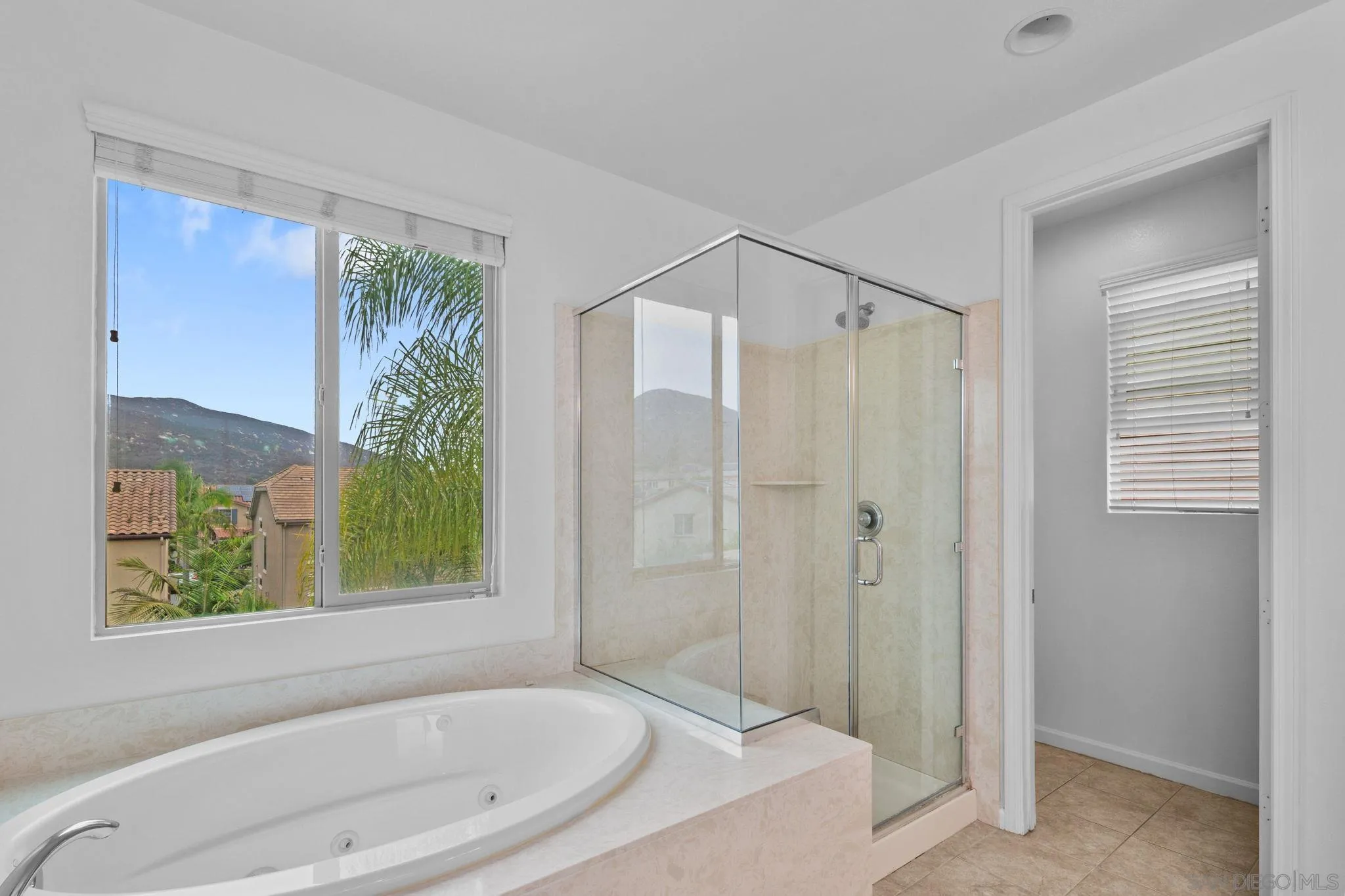https://cdn.realtyfeed.com/cdn/127/260019403/b0e6eae51d1db37065232373ae9df3e3.webp