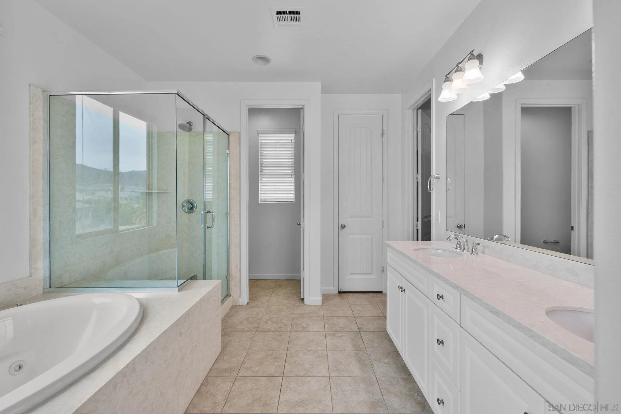 https://cdn.realtyfeed.com/cdn/127/260019403/b21d4b4e7cbccfe90ab5b78c9bdf7073.webp