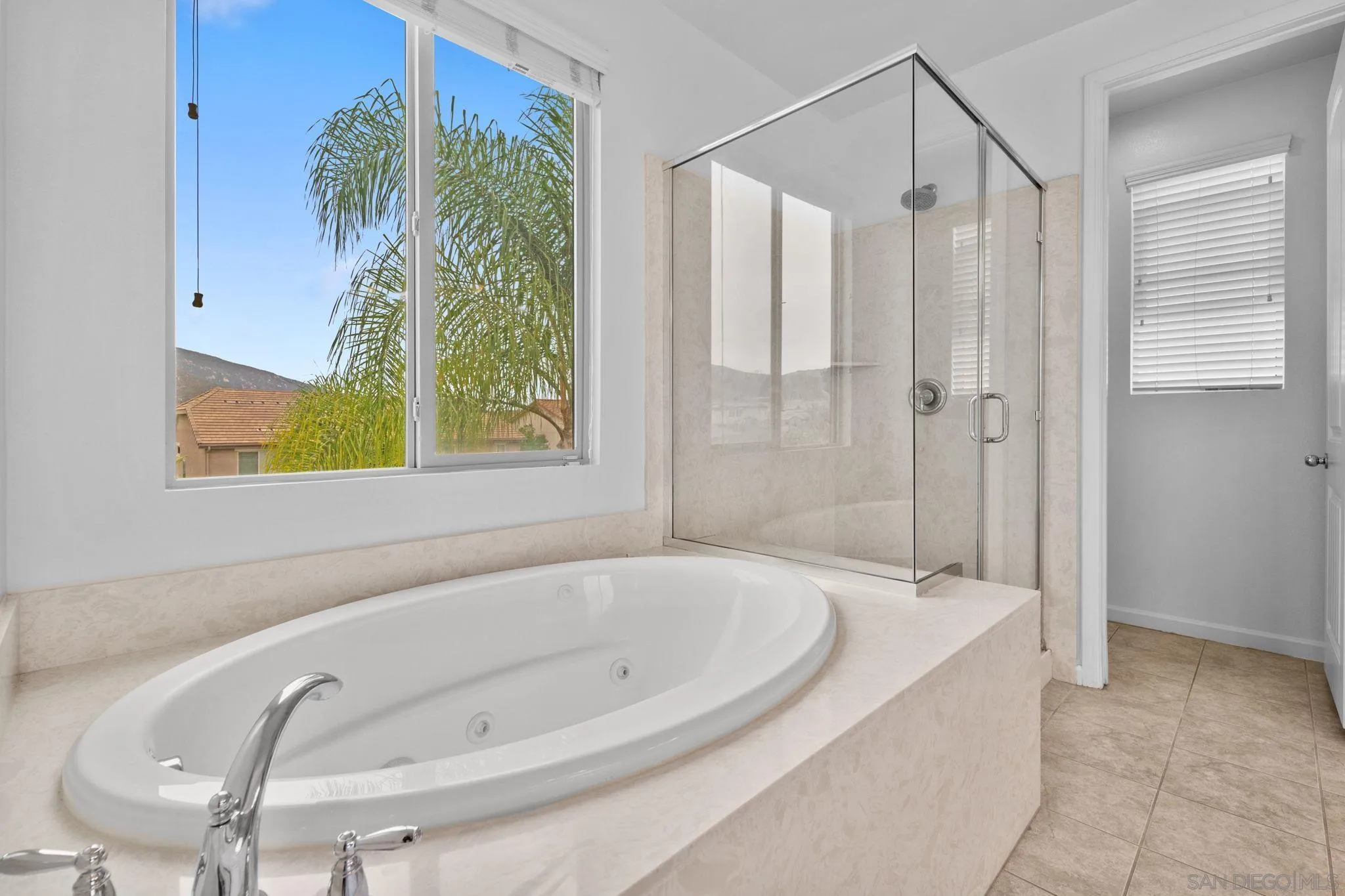 https://cdn.realtyfeed.com/cdn/127/260019403/b93b01f4c20e015722a0ef42d3a93a33.webp
