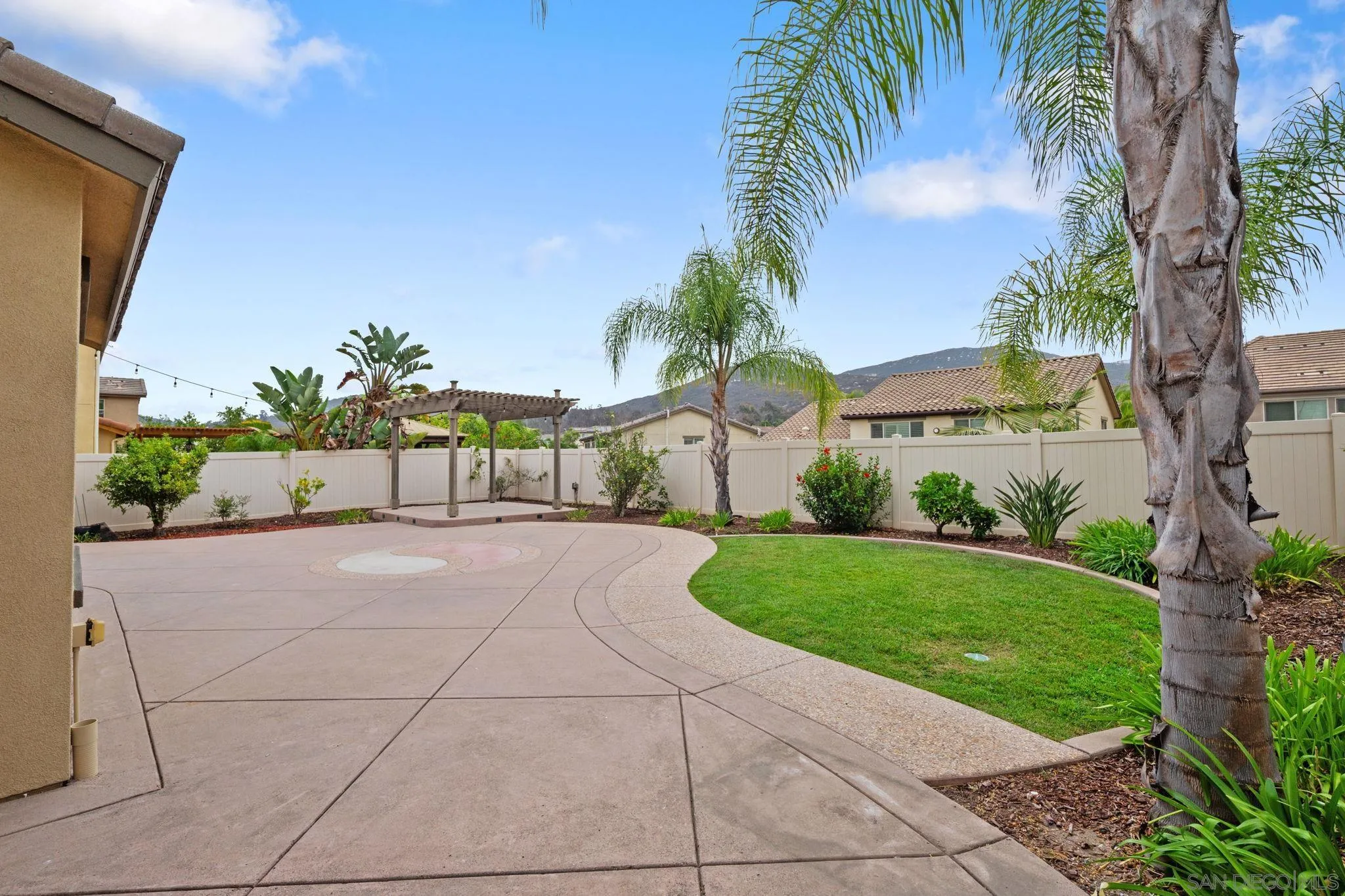 https://cdn.realtyfeed.com/cdn/127/260019403/c343f067813c57e27addafaff8ac8b83.webp