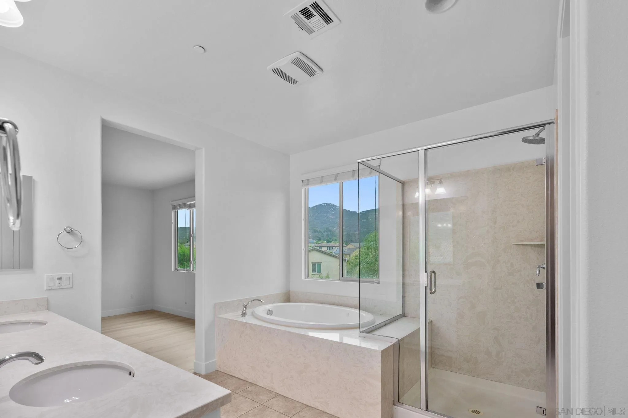 https://cdn.realtyfeed.com/cdn/127/260019403/f69e1e874e708abccb1507d80368bddd.webp