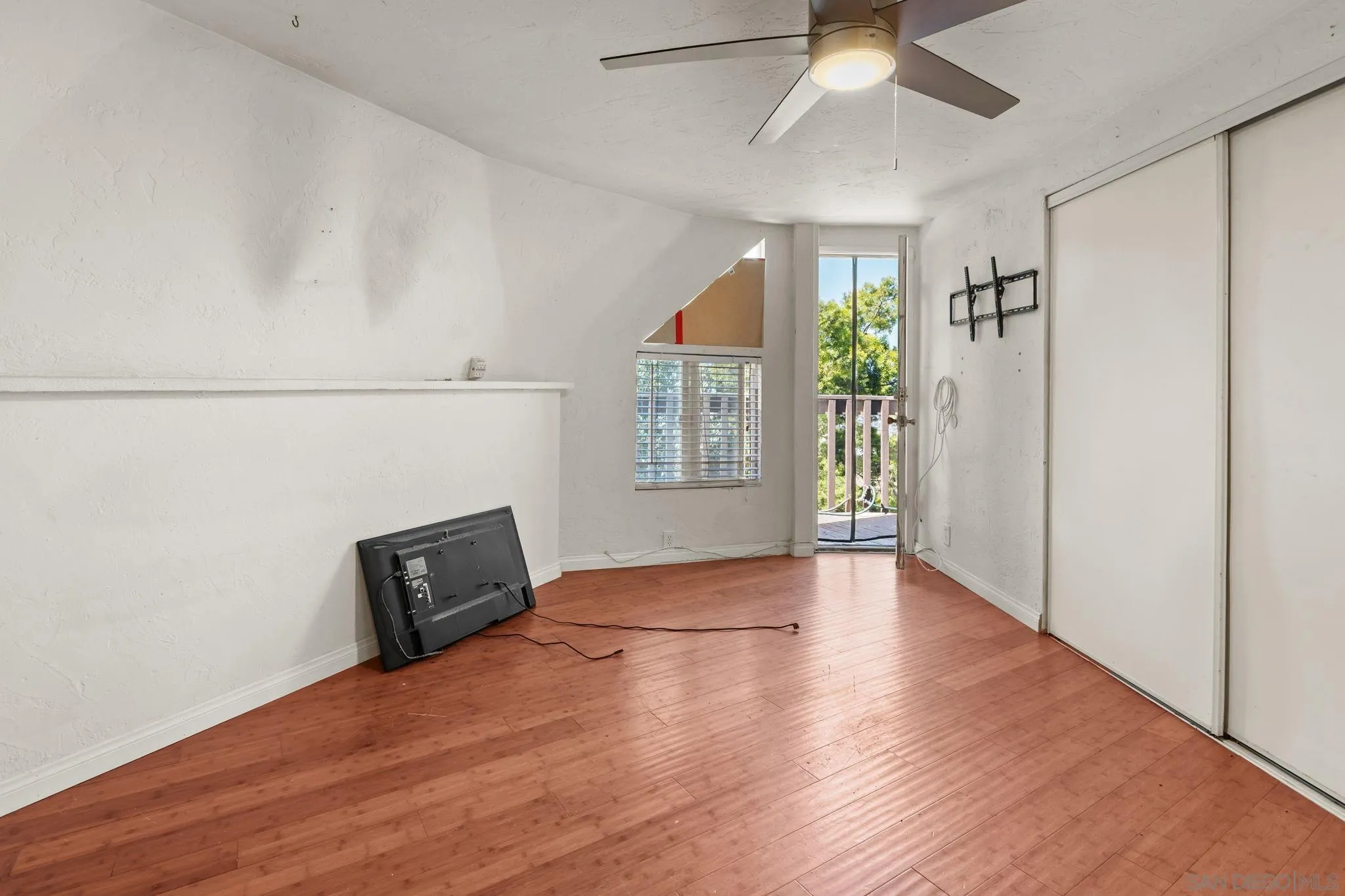 https://cdn.realtyfeed.com/cdn/127/260019405/186d623a95bf36a978fbc0b9a872affe.webp