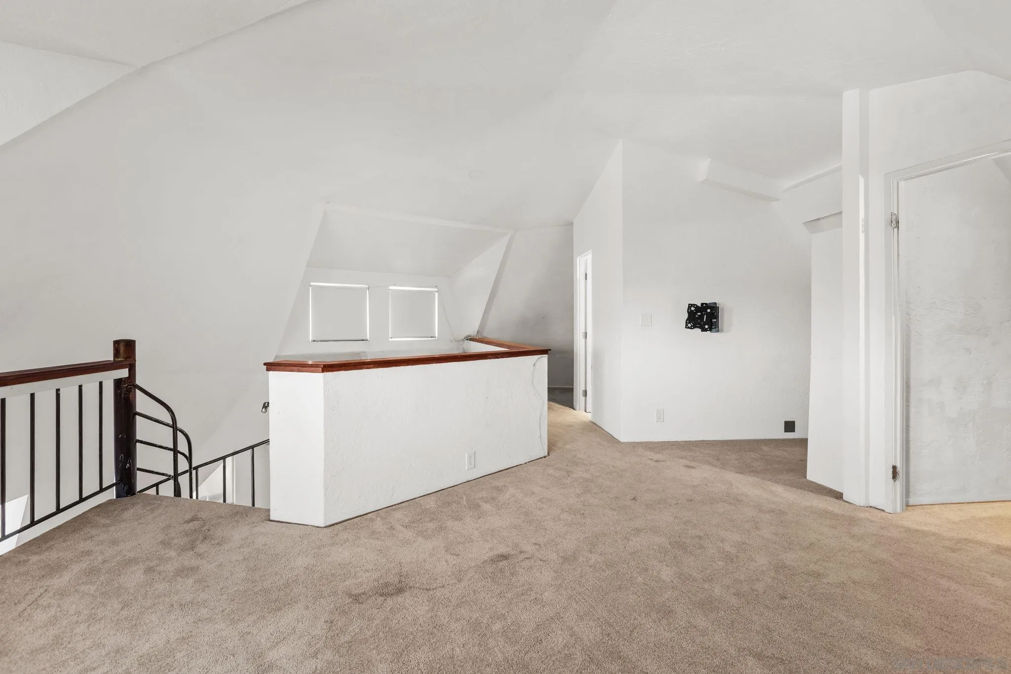 https://cdn.realtyfeed.com/cdn/127/260019405/9671905a8d52abee547aa66c02f02fc1.webp
