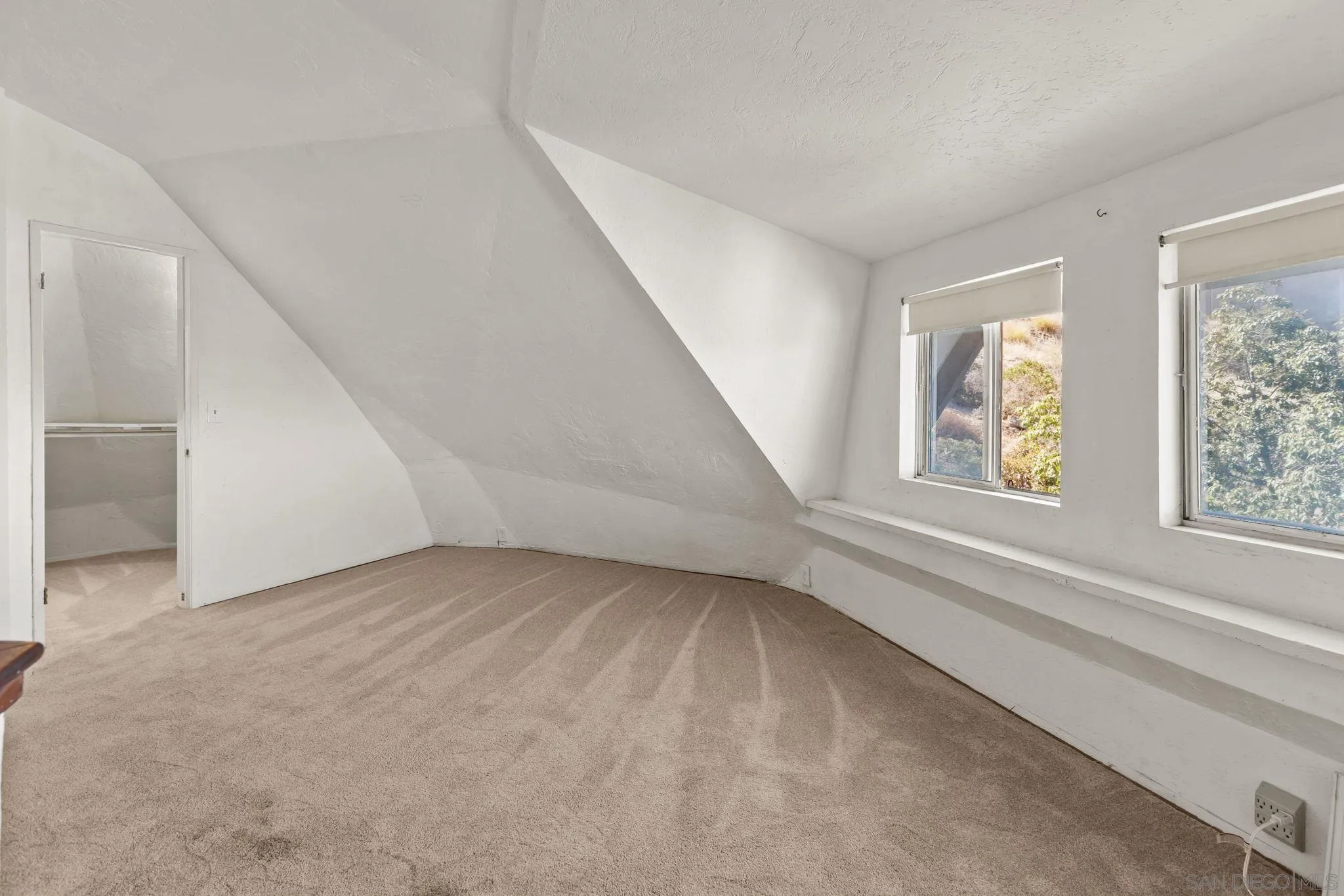 https://cdn.realtyfeed.com/cdn/127/260019405/a6552f1d6ac7e548a02e0765f706c27c.webp