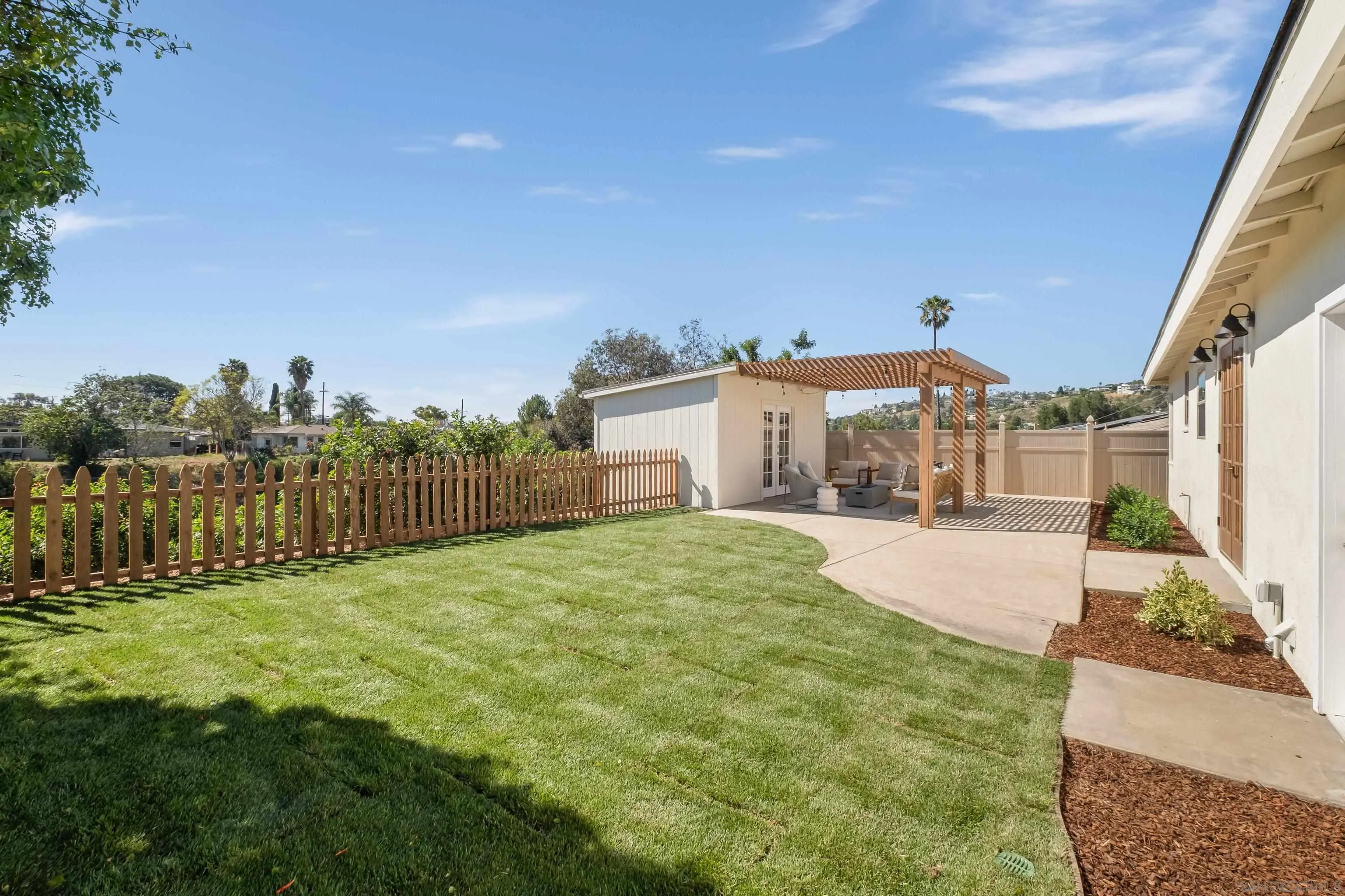 https://cdn.realtyfeed.com/cdn/127/260019406/19aeb6ebfc15ab681f71a8107d1b3104.webp