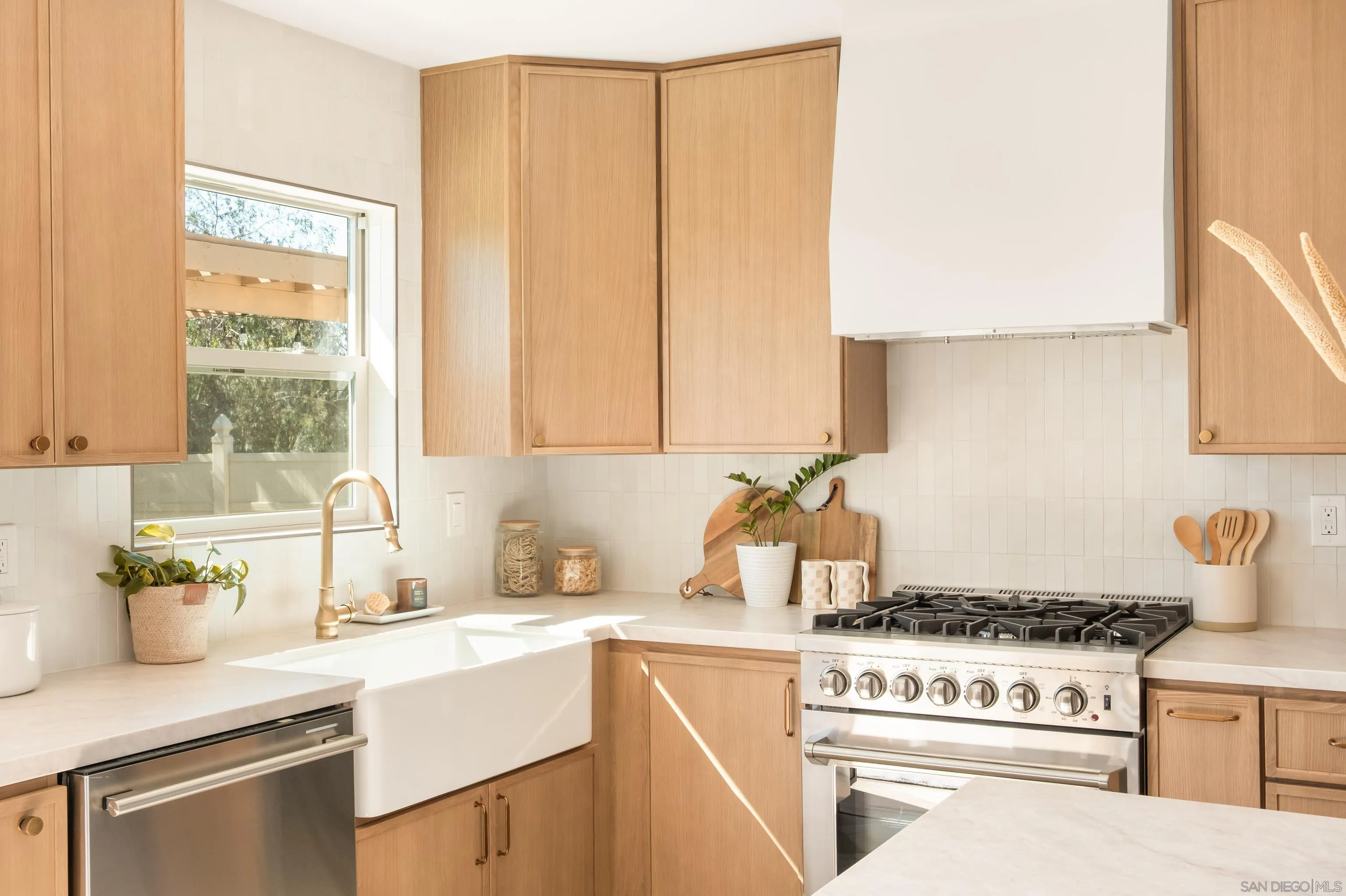 https://cdn.realtyfeed.com/cdn/127/260019406/89d5a3f98fa3f7ed96bb08f5c0308695.webp