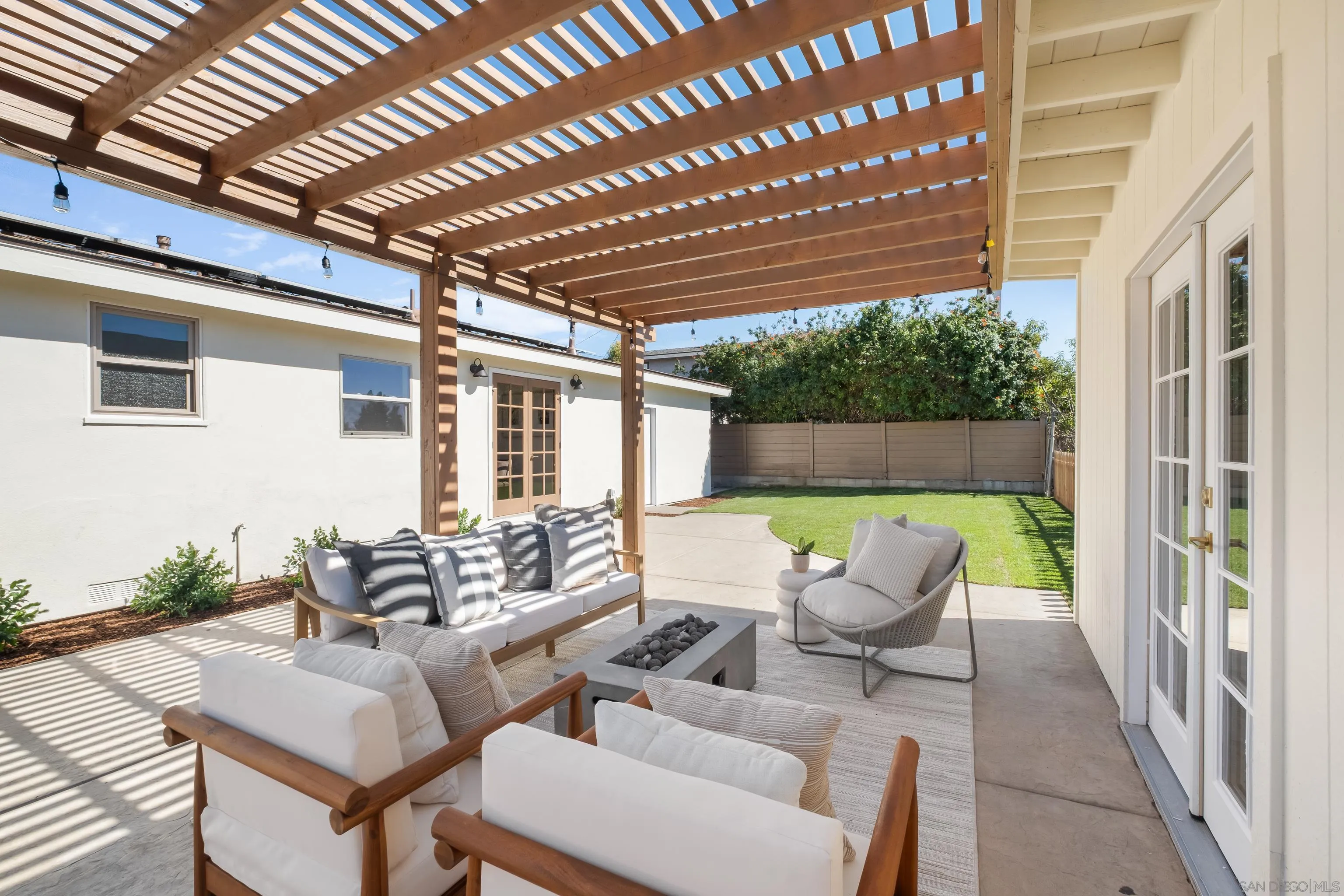 https://cdn.realtyfeed.com/cdn/127/260019406/c99b2e1c2eb420d3f86549aa9ad1e9d0.webp