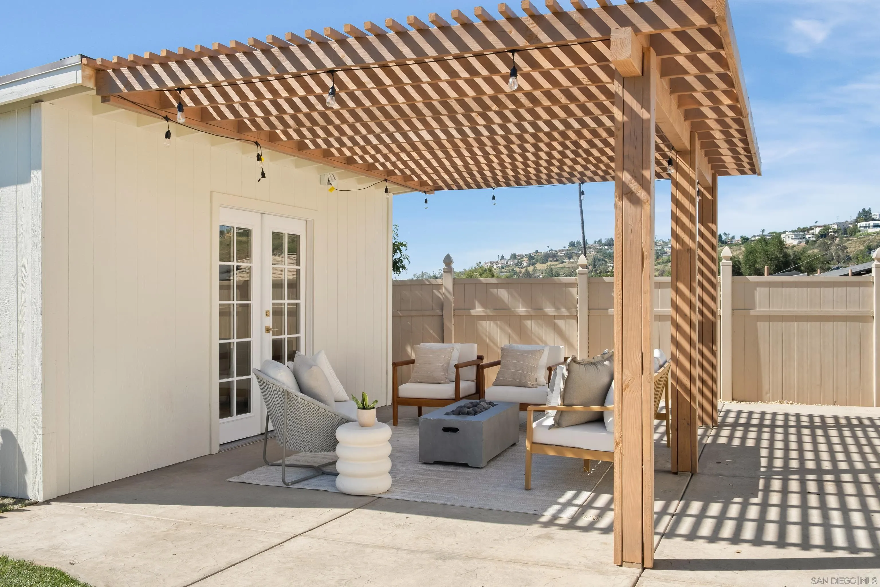 https://cdn.realtyfeed.com/cdn/127/260019406/e80129e4469d453631c9a0cef8f374c3.webp