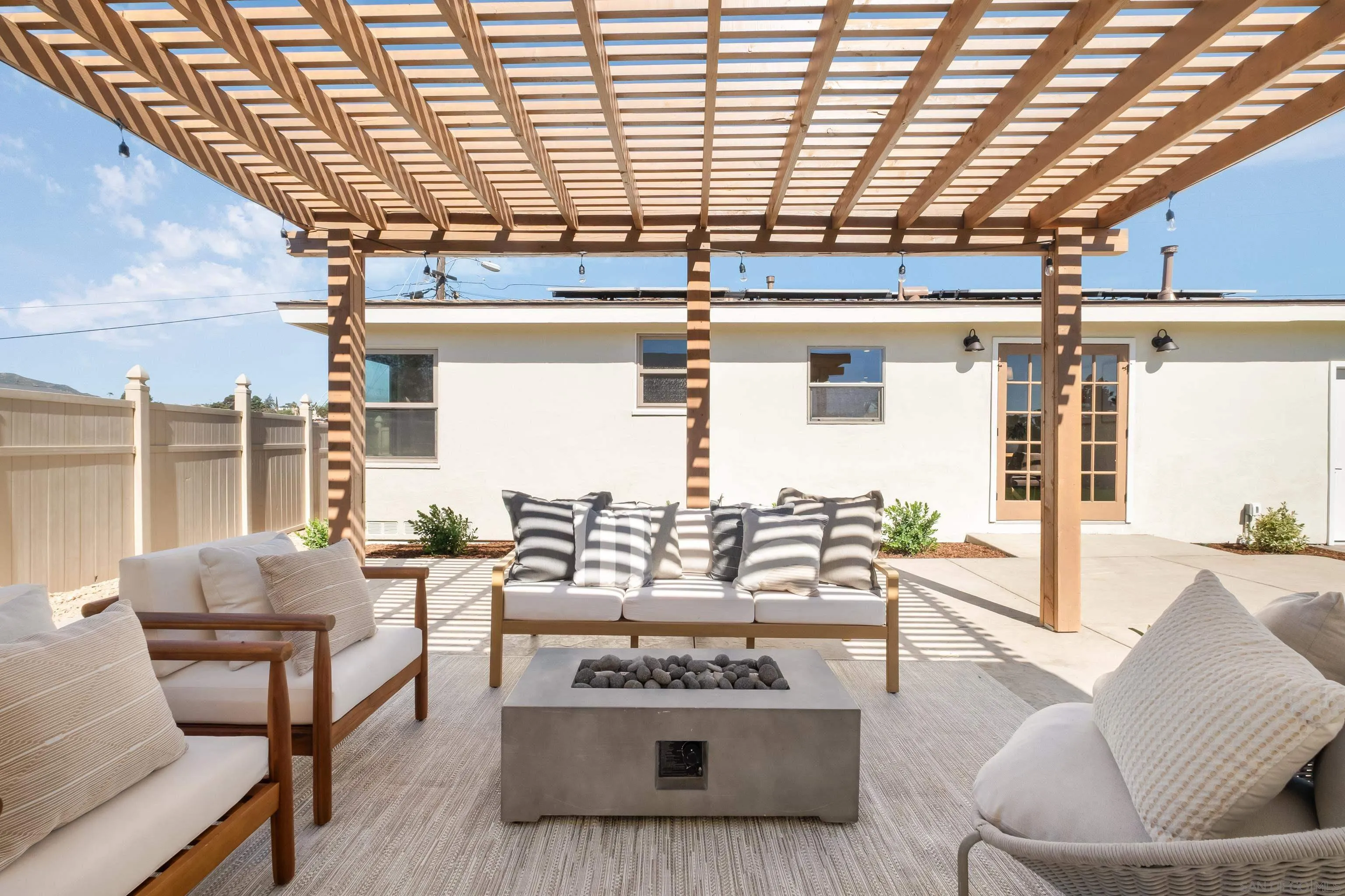 https://cdn.realtyfeed.com/cdn/127/260019406/f782d353a9a3ba4dce86ffff6ab425b2.webp