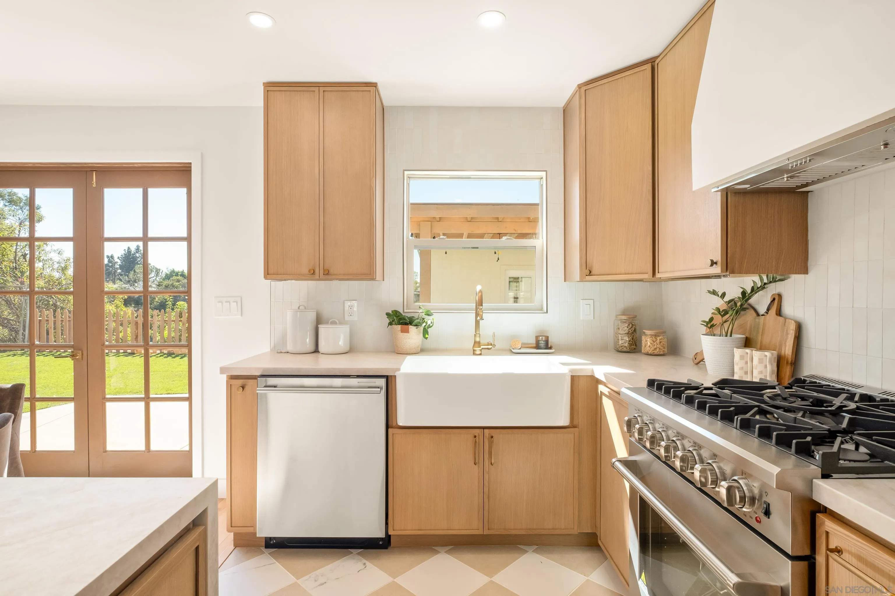 https://cdn.realtyfeed.com/cdn/127/260019406/f8f8ae032d9c0ffdfd3a426edbbeb7e0.webp
