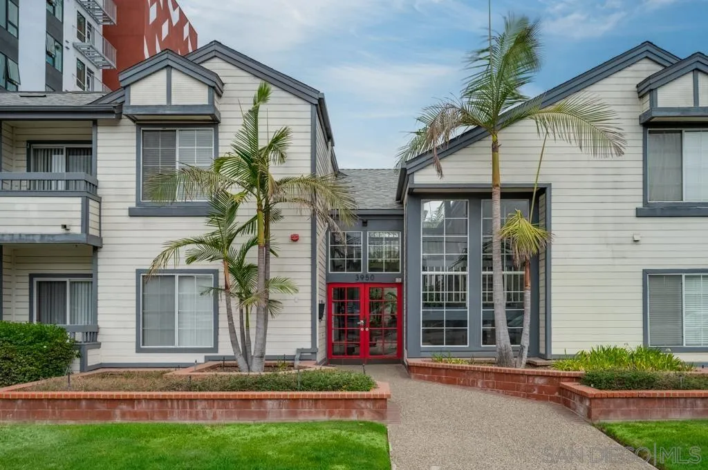https://cdn.realtyfeed.com/cdn/127/260019411/eeeb6c48916b66d25240a3b419d259c4.webp